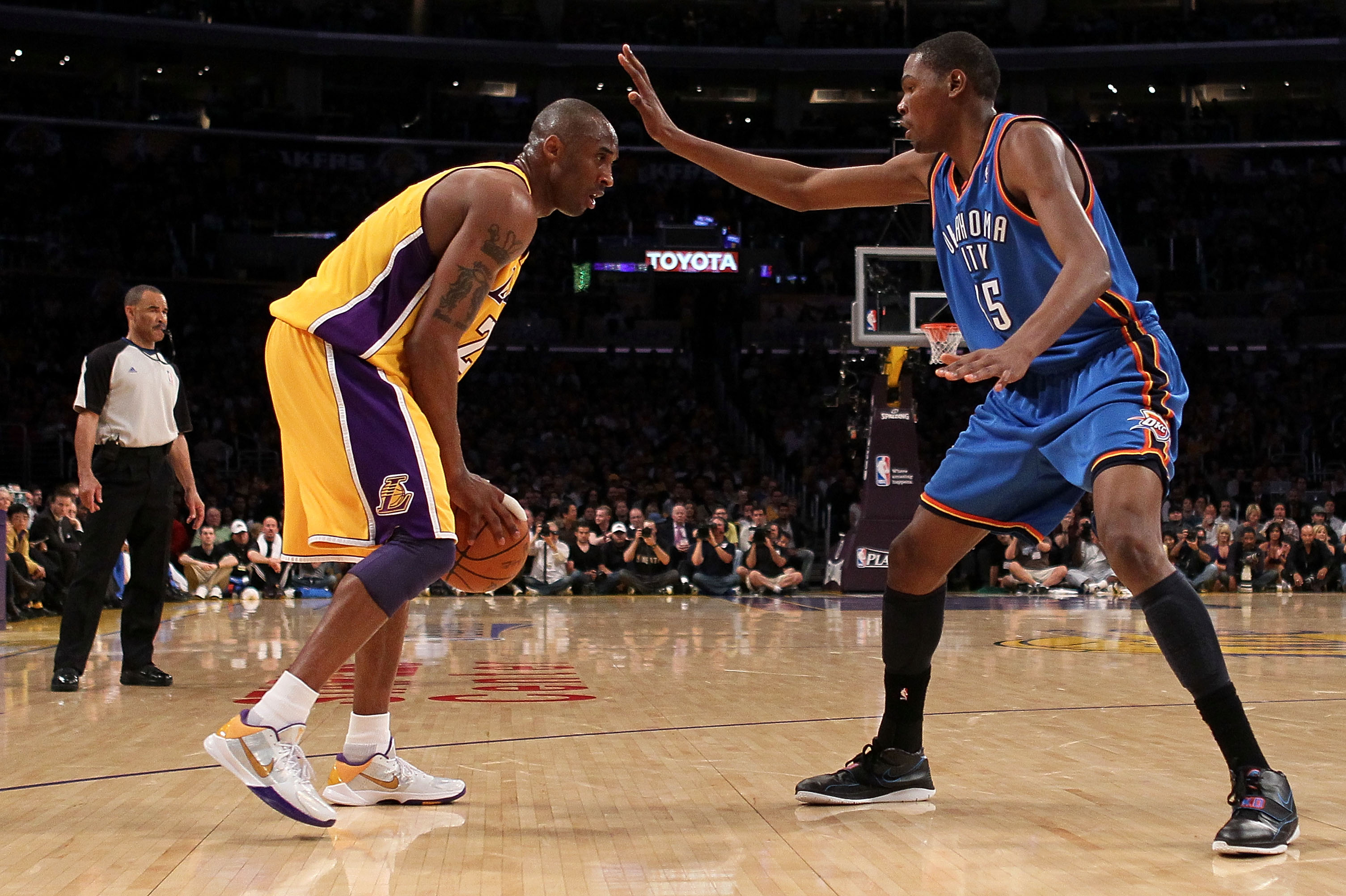LOS ANGELES, CA - APRIL 27:  Kobe Bryant #24 of the Los Angeles Lakers looks to drive on Kevin Durant #35 of the Oklahoma City Thunder in the first half during Game Two of the Western Conference Quarterfinals of the 2010 NBA Playoffs at Staples Center on