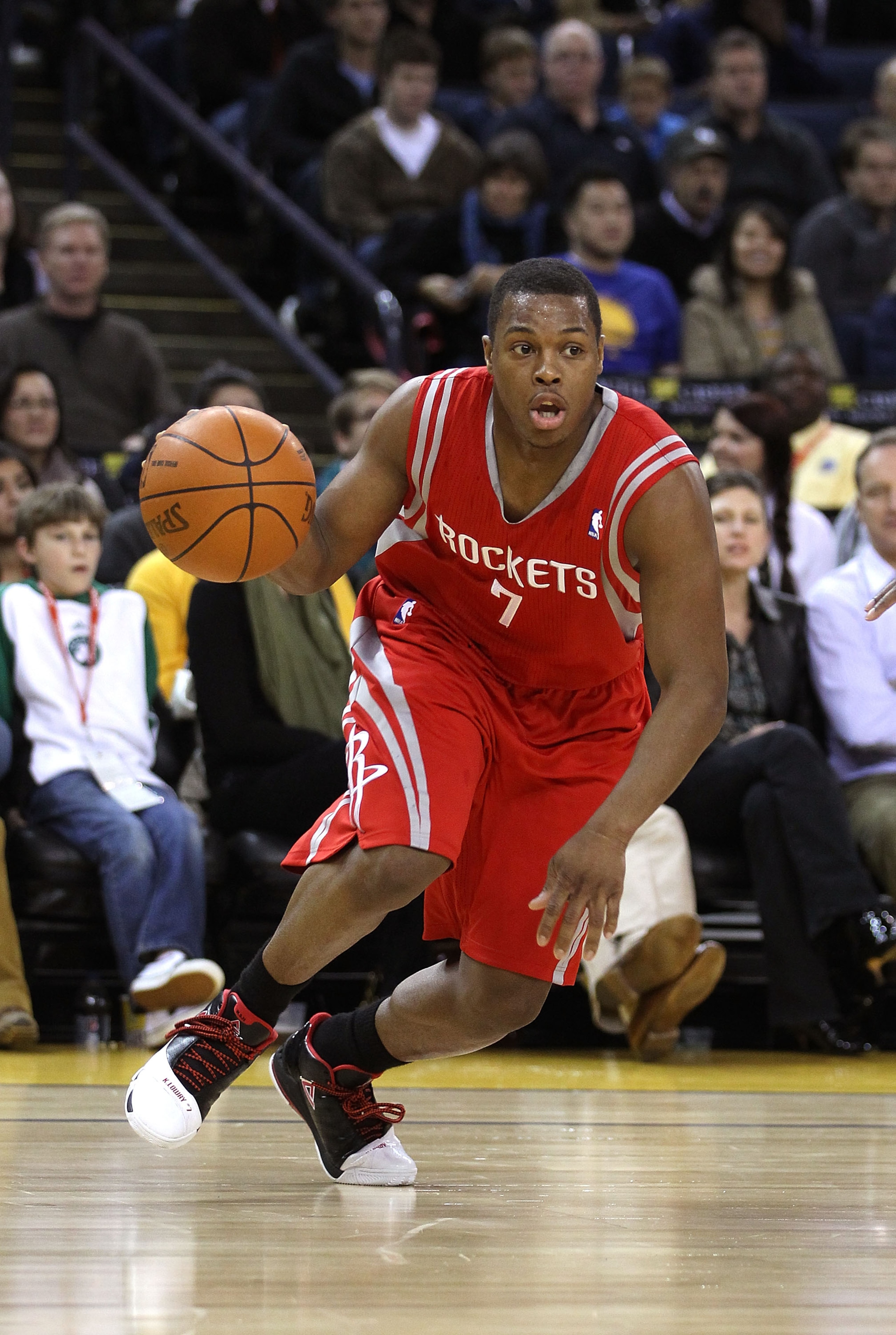 OAKLAND, CA - DECEMBER 20:  Kyle Lowry #7 of the Houston Rockets in action against the Golden State Warriors at Oracle Arena on December 20, 2010 in Oakland, California. NOTE TO USER: User expressly acknowledges and agrees that, by downloading and or usin