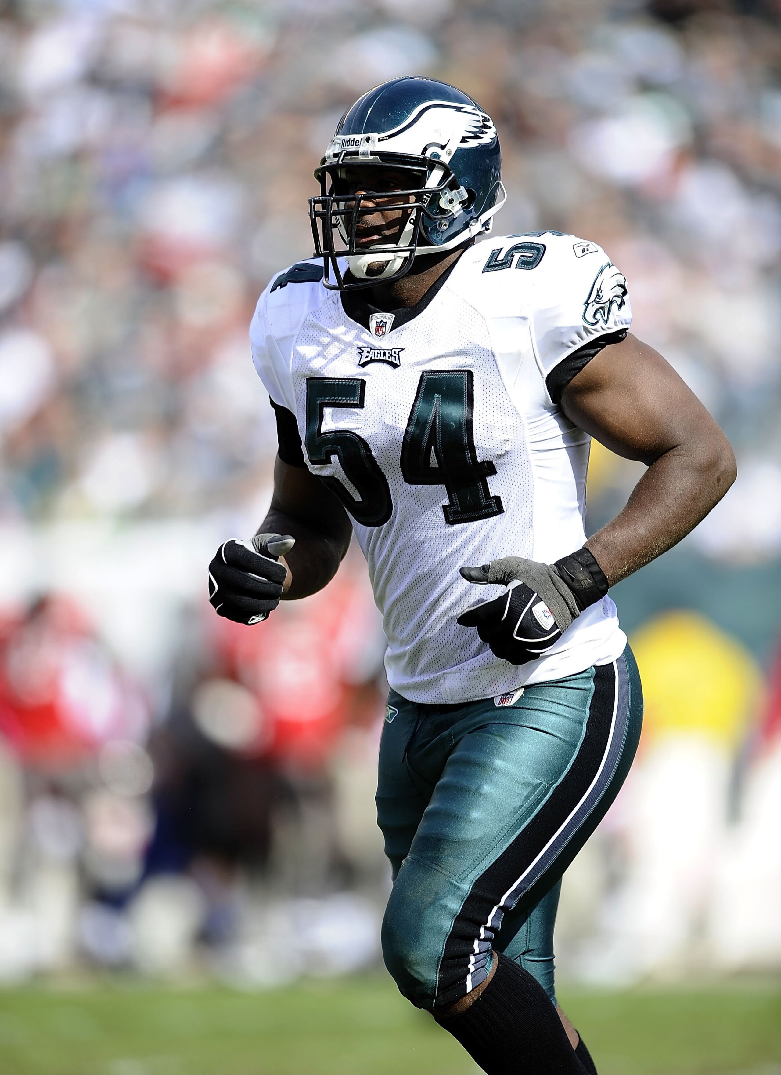 PHILADELPHIA - OCTOBER 11:  Jeremiah Trotter #54 of the Philadelphia Eagles runs on the fiels against the Tampa Bay Buccaneers at Lincoln Financial Field on October 11, 2009 in Philadelphia, Pennsylvania.  (Photo by Jeff Zelevansky/Getty Images)