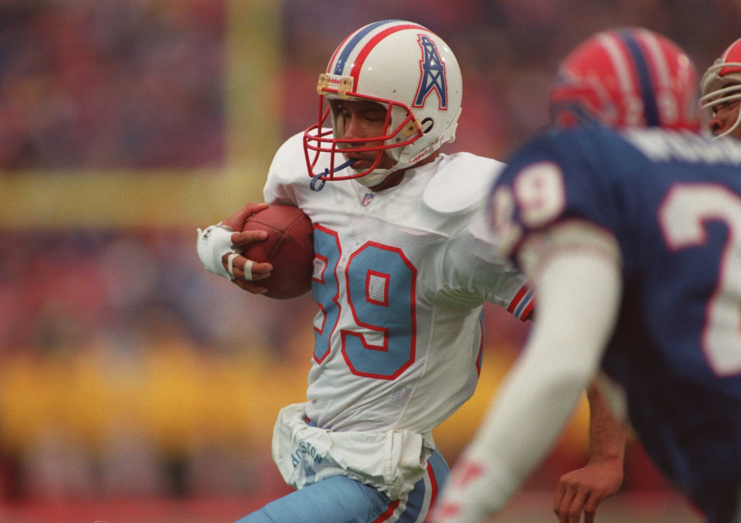 3 Jan 1993:  Wide receiver Webster Slaughter of the Houston Oilers carries the football after making a catch during the Oilers 41-38 loss to the Buffalo Bills at Rich Stadium in Orchard Park, New York.  Mandatory Credit: Rick Stewart/ALLSPORT