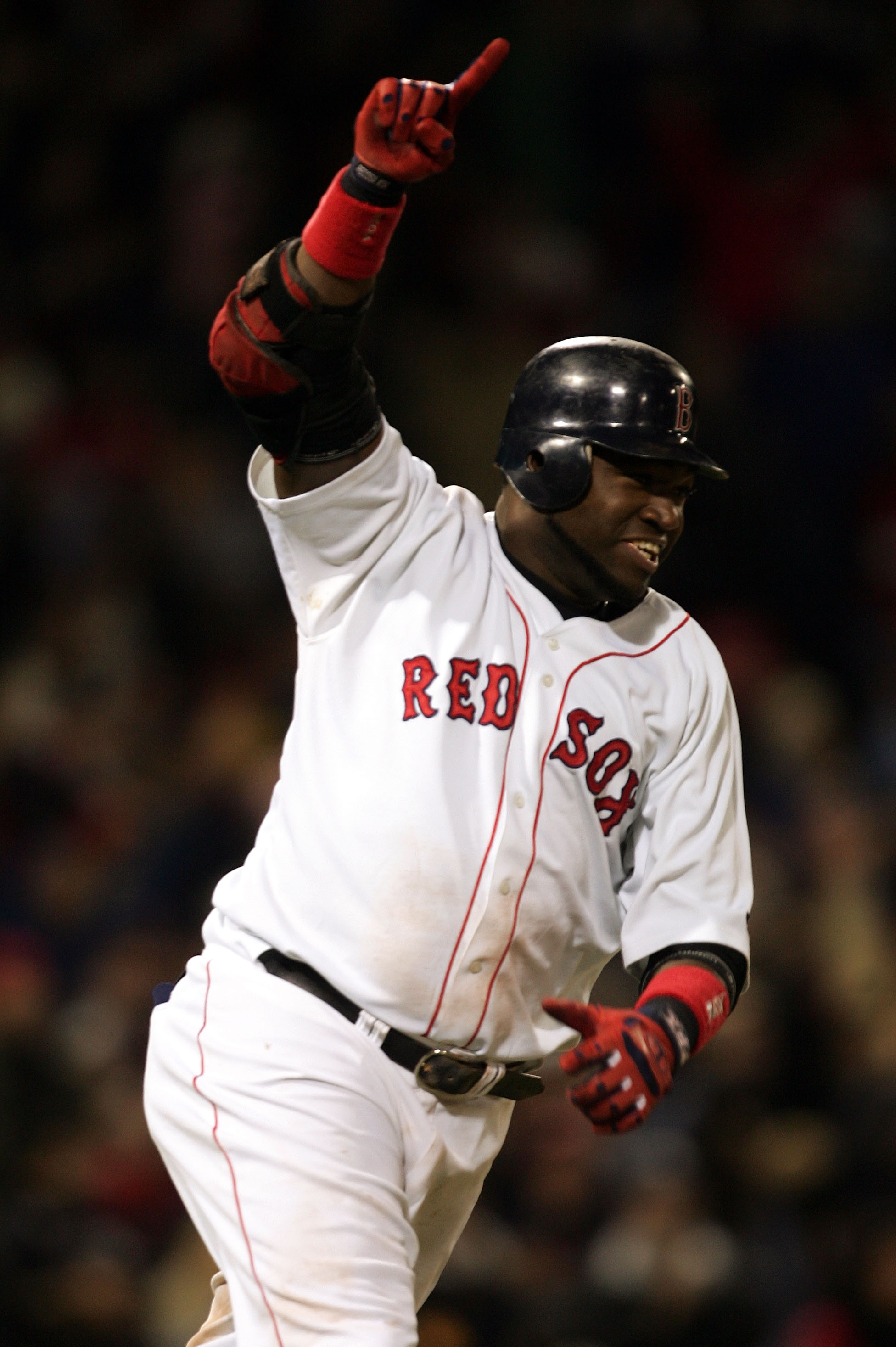 David Ortiz hits walk-off homerun, sporting 'Boston Strong, Famous as F**K'  t-shirt under jersey. : r/redsox