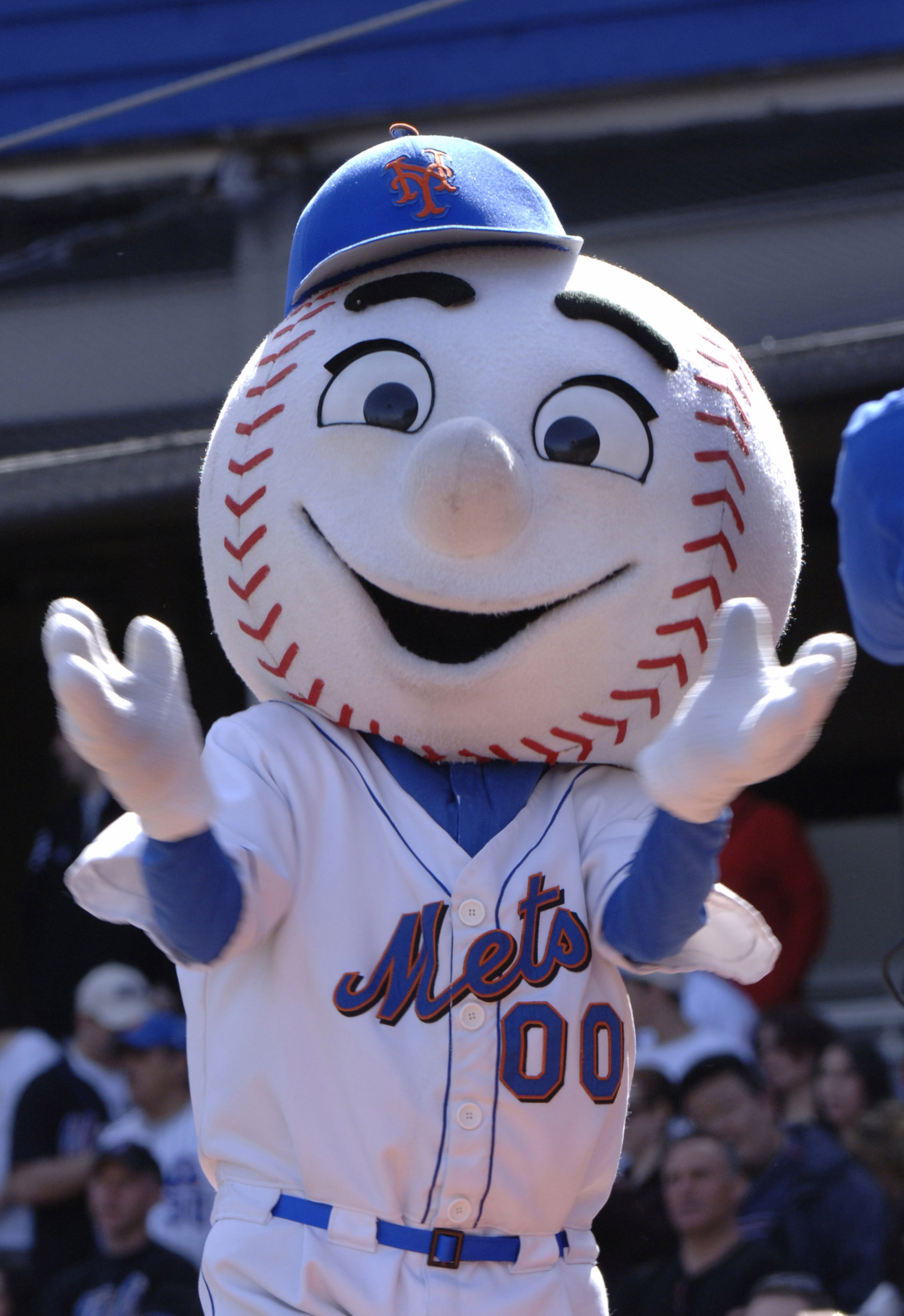 Mr. Met applauds as the  Milwaukee Brewers play  against the New York Mets  April 16, 2006 in New York. (Photo by Al Messerschmidt/WireImage)