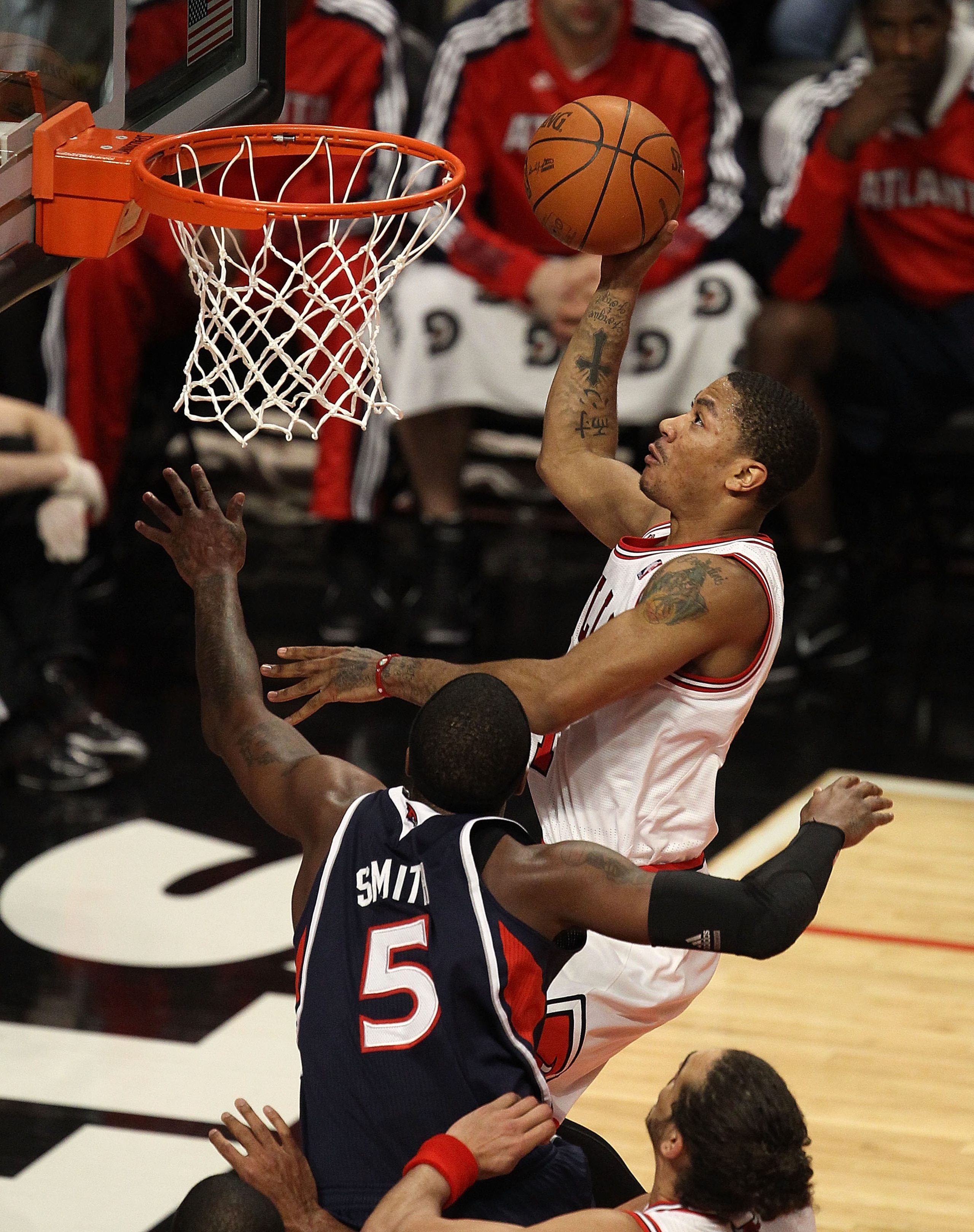 CHICAGO, IL - MARCH 11: Derrick Rose #1 of the Chicago Bulls puts up a shot against Josh Smith #5 of the Atlanta Hawks on his way to a game-high 34 points at the United Center on March 11, 2011 in Chicago, Illinois. The Bulls defeated the Hawks 94-76. NOT