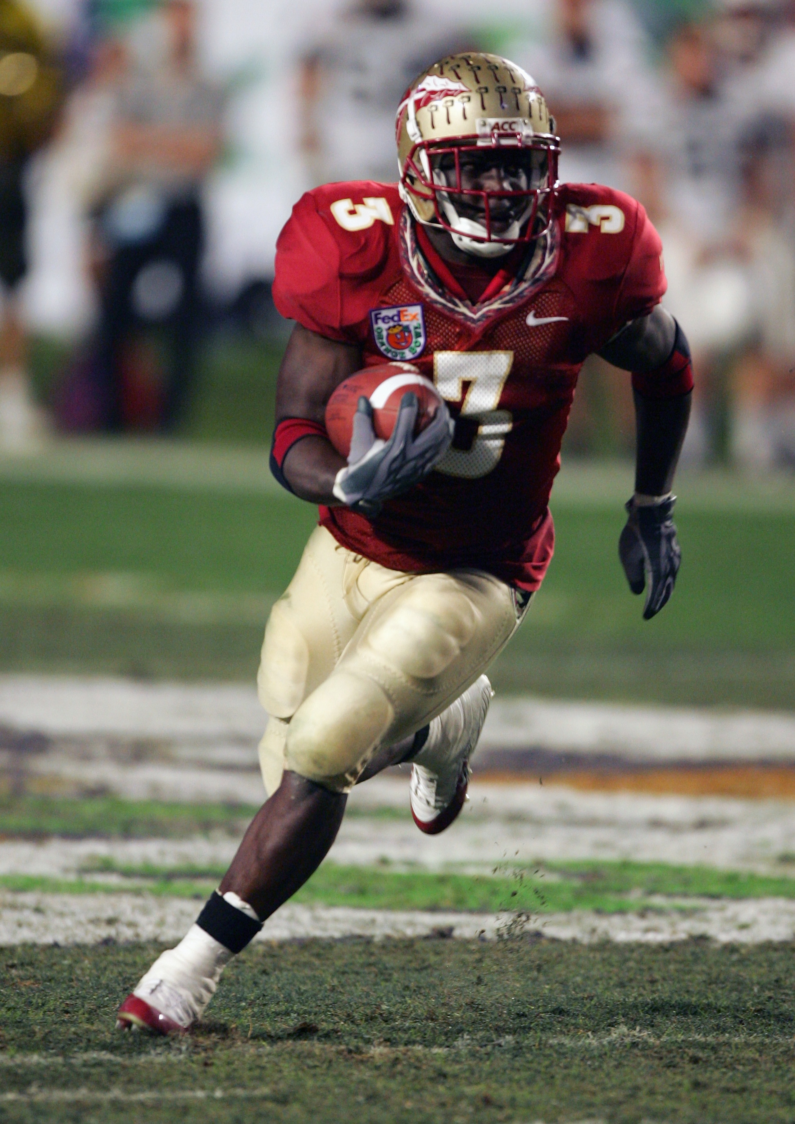 MIAMI GARDENS, FL - JANUARY 3:  Leon Washington #3 of the Florida State Seminoles carries the ball  during the Fed Ex Orange Bowl with the Penn State Nittany Lions at Dolphins Stadium on January 3, 2005 in Miami Gardens, Florida. The Lions won 26-23 in tr