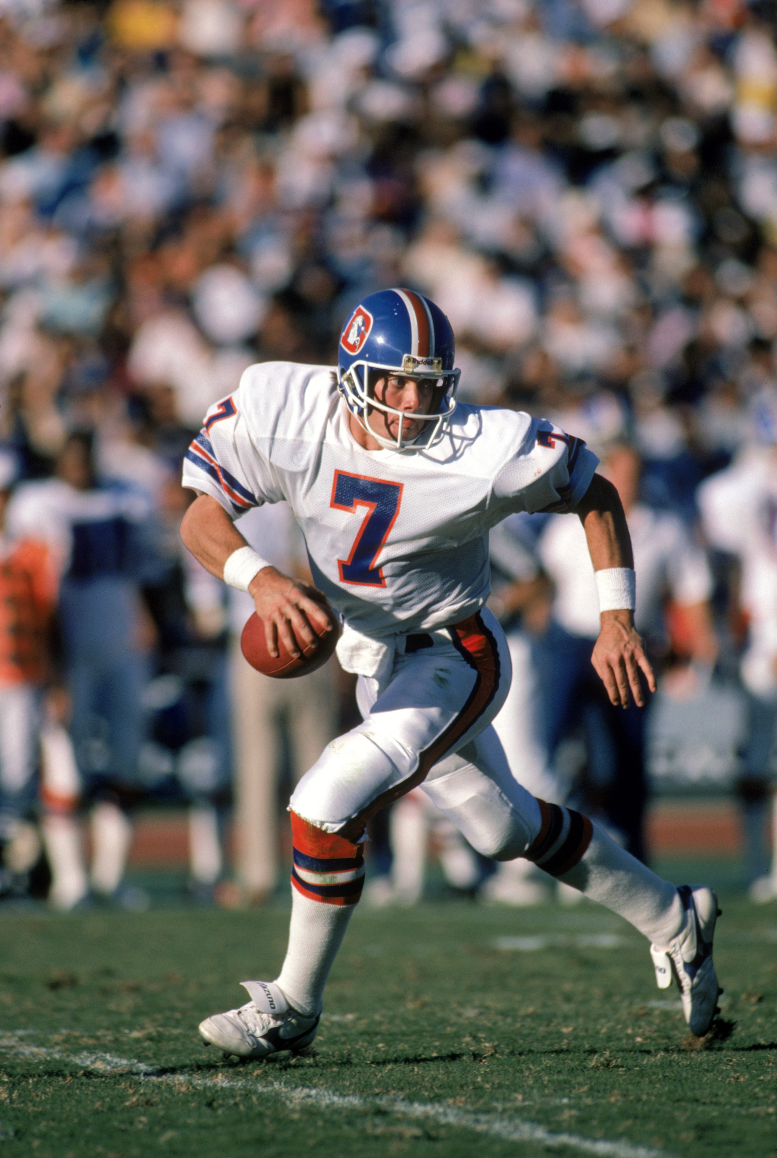LOS ANGELES - NOVEMBER 2:  Quarterback John Elway #7 of the Denver Broncos runs with the ball during a game against the Los Angeles Raiders at the Los Angeles Memorial Coliseum on November 2, 1986 in Los Angeles, California.  The Broncos won 21-10.  (Phot