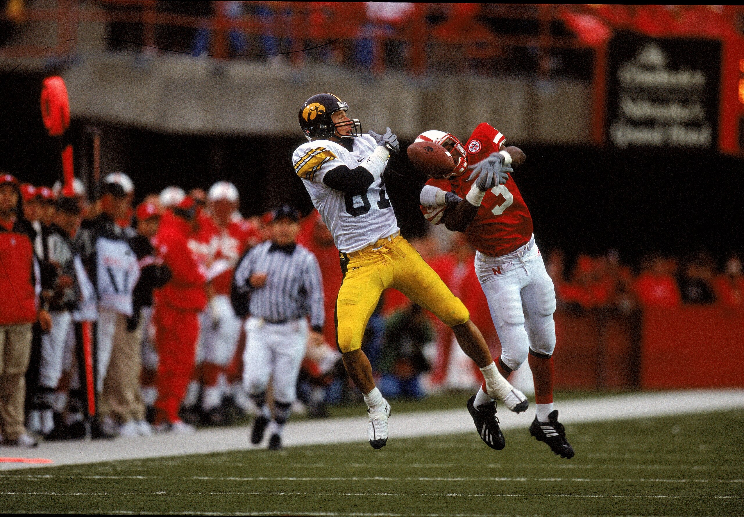 23 Sep 2000: Kevin Kasper #87 of the  Iowa Hawkeyes leaps to catch the ball as Keyno Craver #3 of the Nebraska Cornhuskers misses the catch at the Memorial Stadium in Lincoln, Nebraska. The Cornhuskers defeated the Hawkeyes 42-13.Mandatory Credit: Brian B