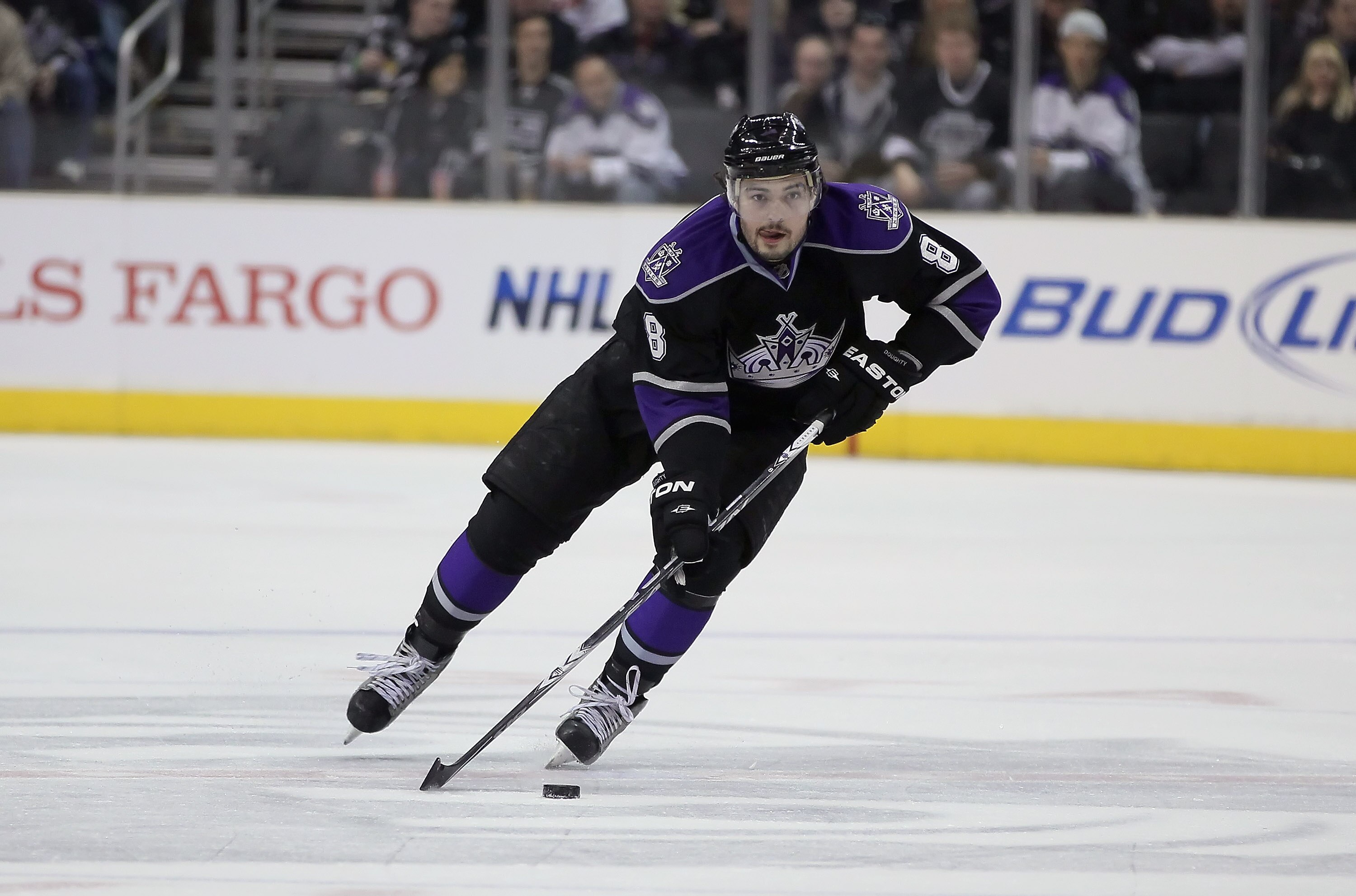 LOS ANGELES, CA - FEBRUARY 26:  Drew Doughty #8 of the Los Angeles Kings skates against the Colorado Avalanche at Staples Center on February 26, 2011 in Los Angeles, California.  (Photo by Jeff Gross/Getty Images)