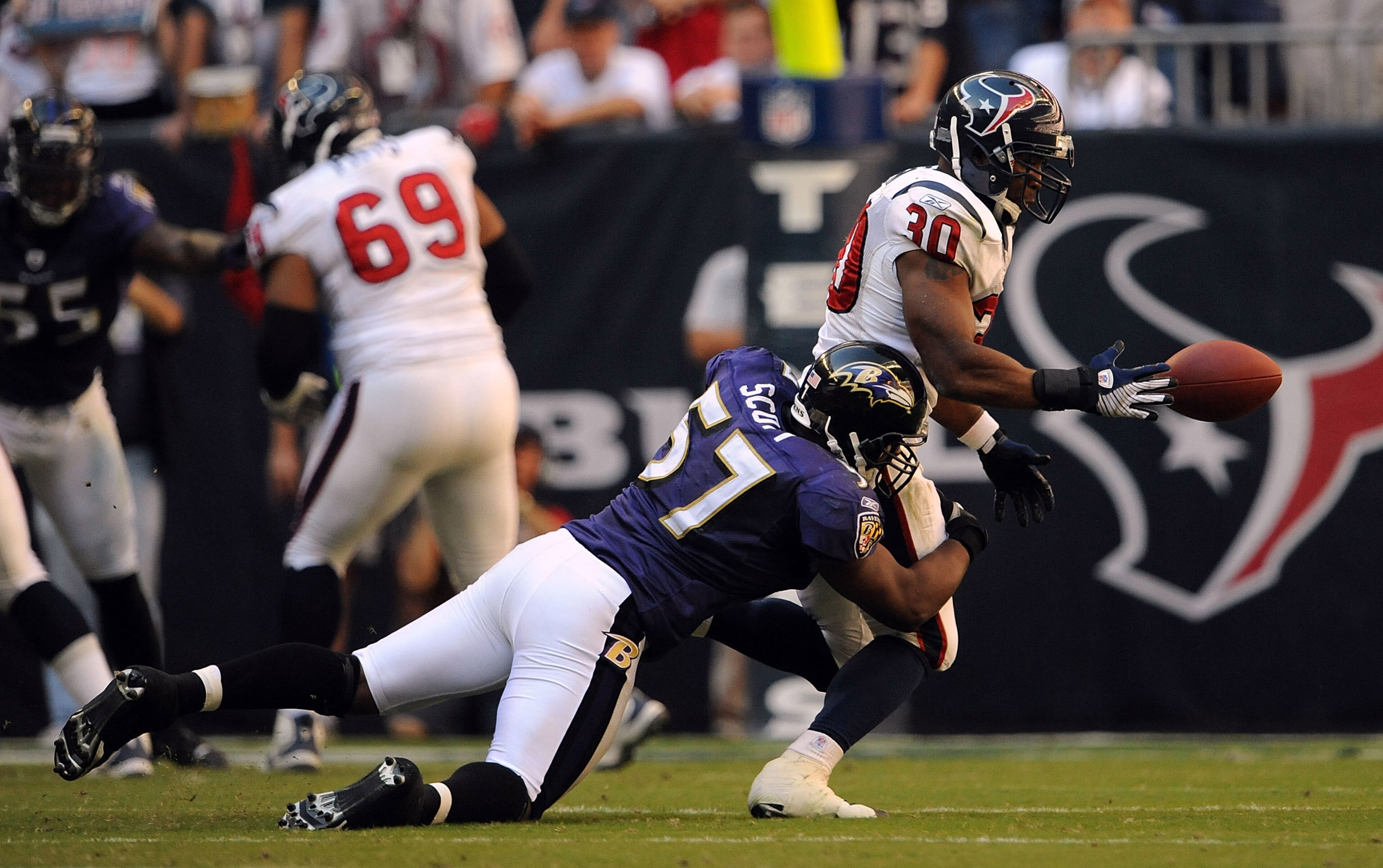 HOUSTON - NOVEMBER 09:  Running back Ahman Green #30 of the Houston Texans drops a pass while tackled by Bart Scott #57 of the Baltimore Ravens at Reliant Stadium on November 9, 2008 in Houston, Texas.  (Photo by Ronald Martinez/Getty Images)