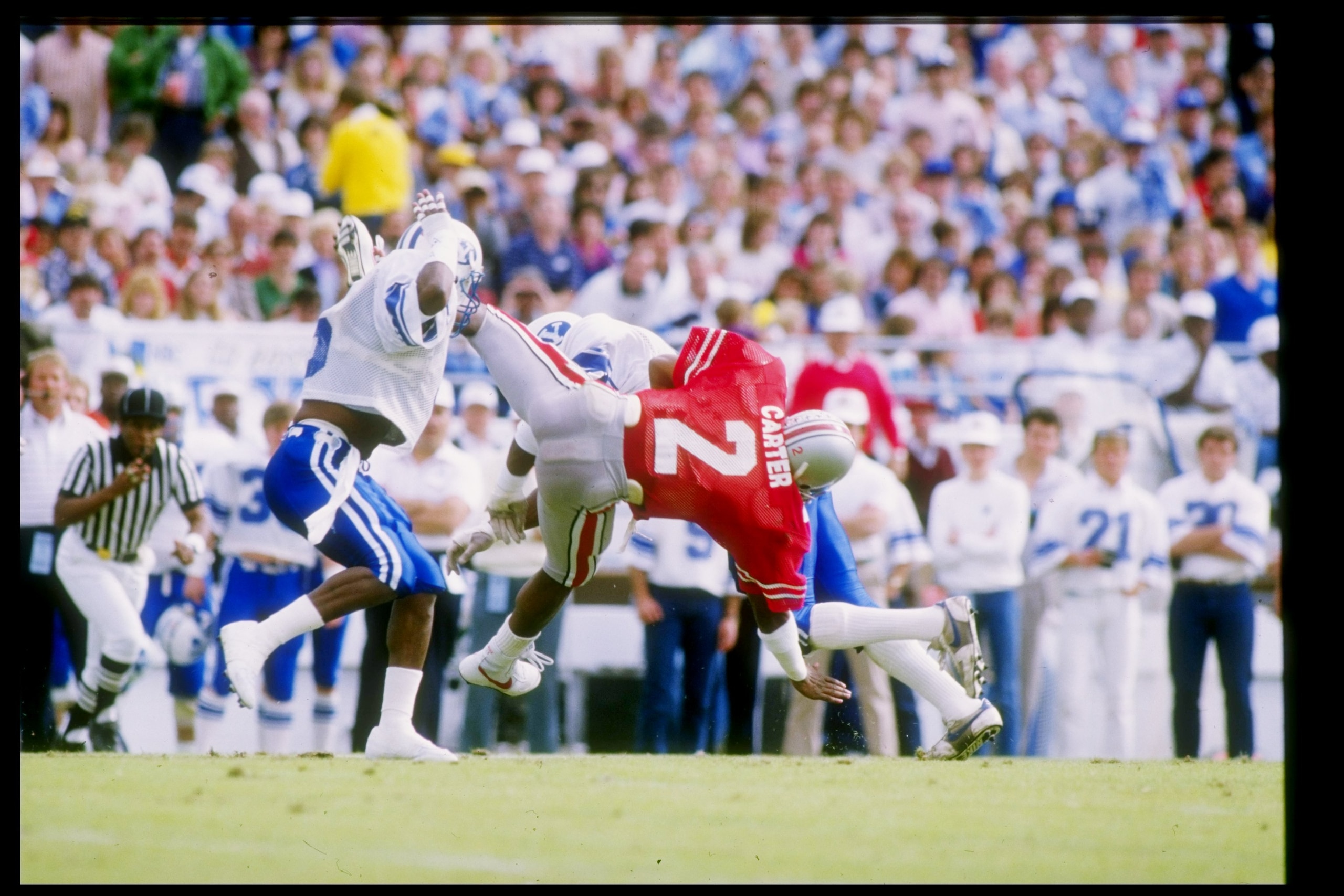 1985:  Split end Cris Carter of the Ohio State Buckeyes makes a catch during the Citrus Bowl against the Brigham Young Cougars at the Citrus Bowl in Orlando, Florida.  Ohio State won the game 10-7. Mandatory Credit: Allsport  /Allsport