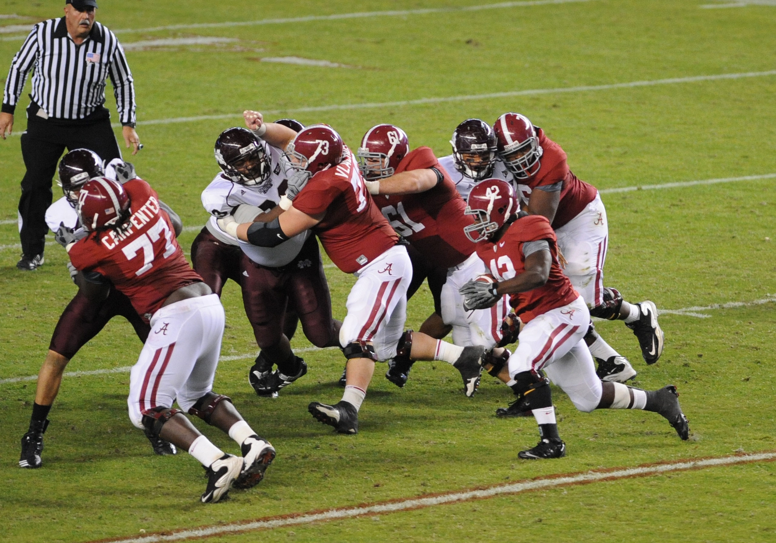 TUSCALOOSA, AL - NOVEMBER 13: Running back Eddie Lacy #42 of the Alabama Crimson Tide rushes upfield against the Mississippi State Bulldogs November 13, 2010 at Bryant-Denny Stadium in Tuscaloosa, Alabama.  (Photo by Al Messerschmidt/Getty Images)