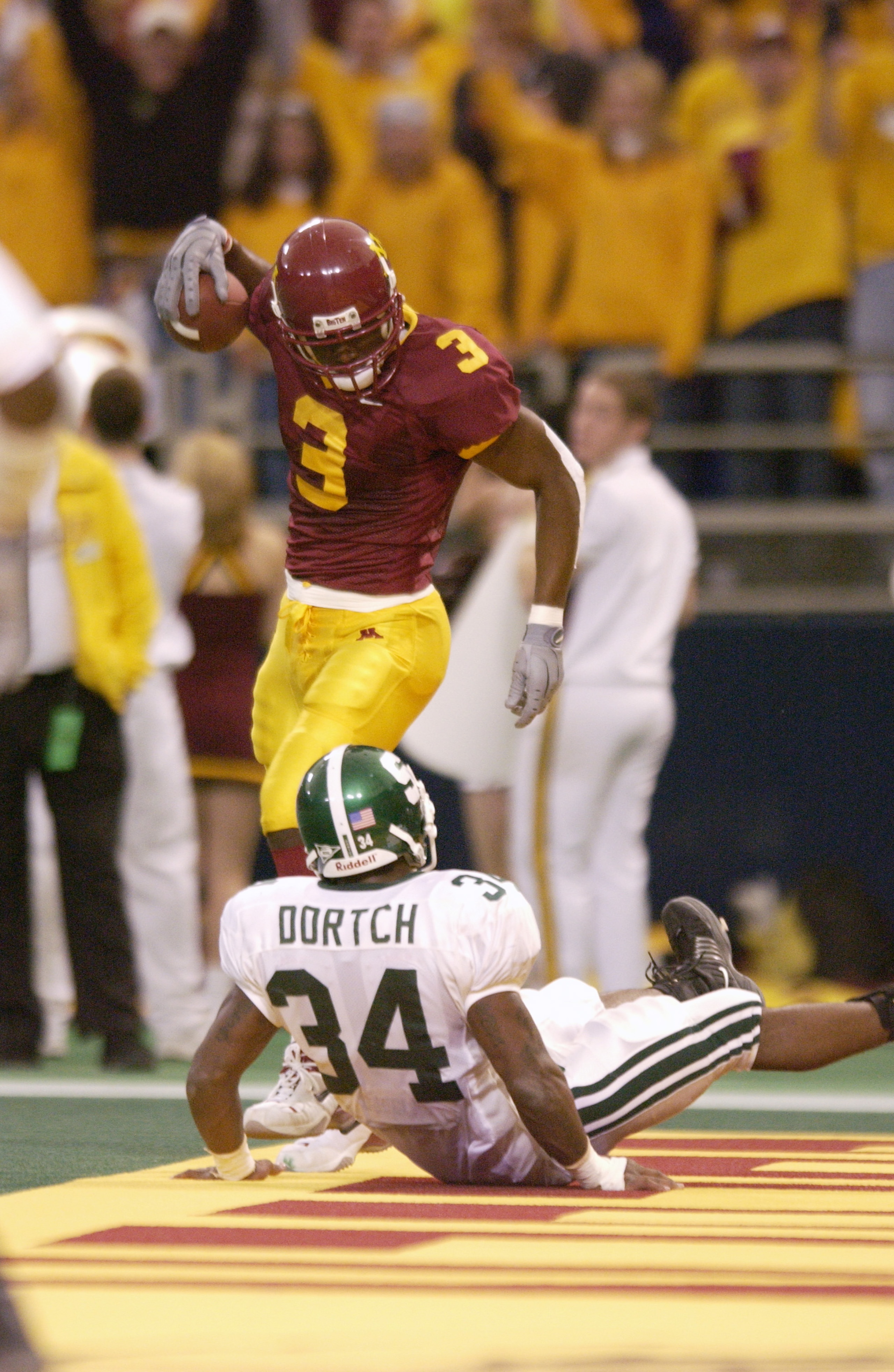 20 Oct 2001:  Ron Johnson #3 of Minnesota makes a touchdown against the defense of Tyrell Dortsch during the game at Hubert H. Humphrey Metrodome in Minneapolis, Minnesota.  The Minnesota Gophers won 28-19. DIGITAL IMAGE. Mandatory Credit: Elsa/Allsport