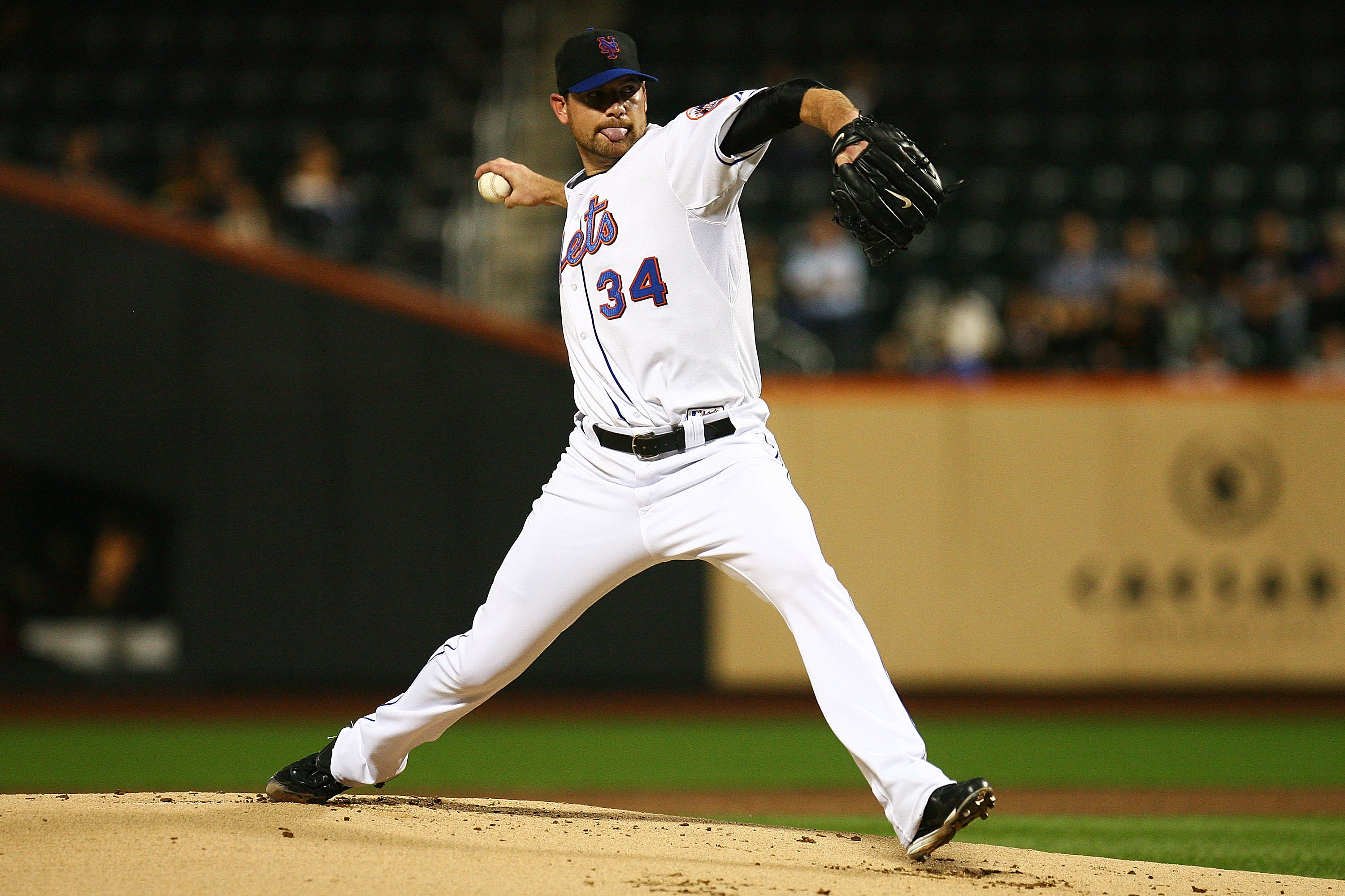 NEW YORK - SEPTEMBER 28:  Mike Pelfrey #34 of the New York Mets pitches against the Milwaukee Brewers on September 28, 2010 at Citi Field in the Flushing neighborhood of the Queens borough of New York City.  (Photo by Andrew Burton/Getty Images)