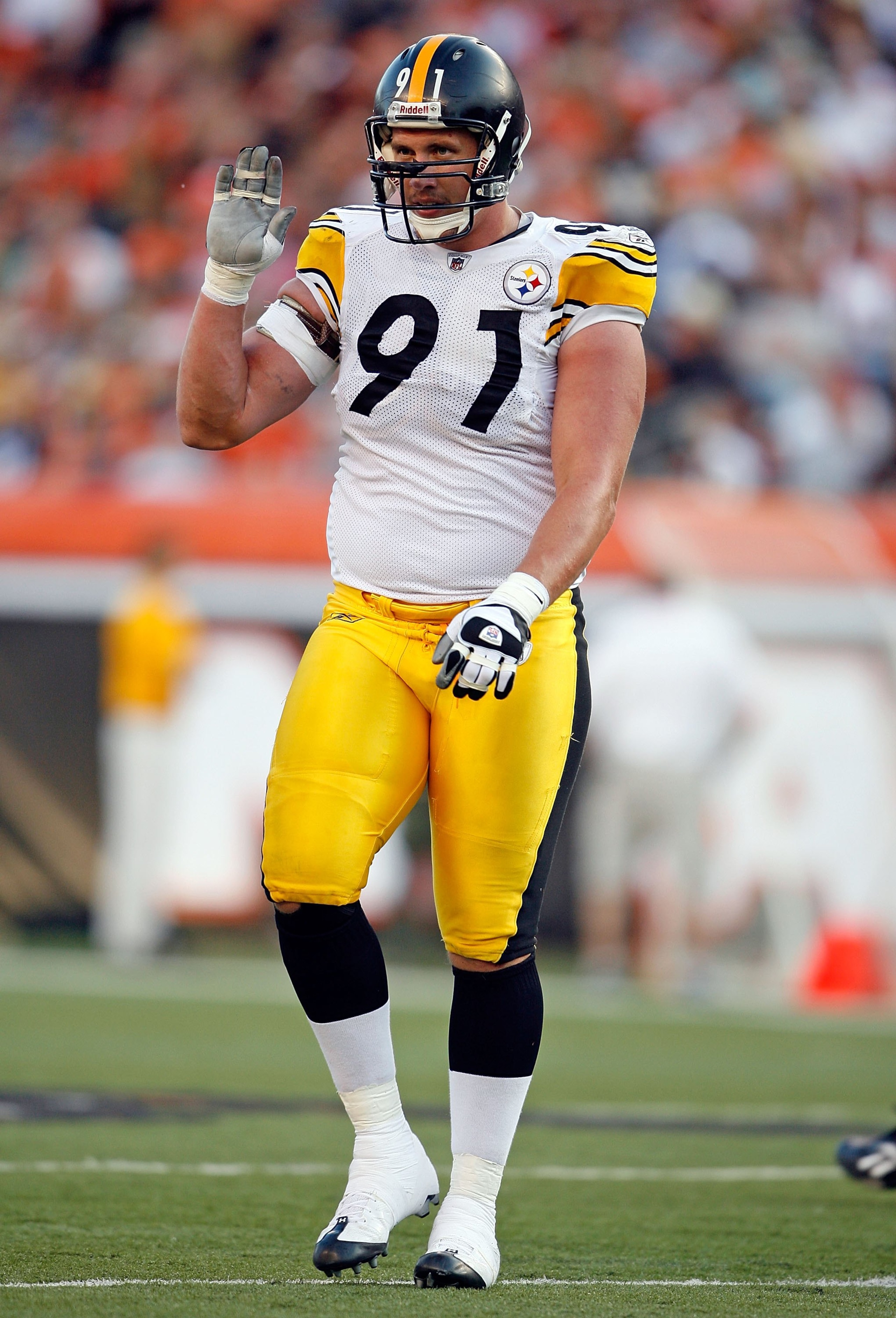 CINCINNATI - SEPTEMBER 27:  Aaron Smith #91 of the Pittsburgh Steelers is pictured during the NFL game against the Cincinnati Bengals at Paul Brown Stadium on September 27, 2009 in Cincinnati, Ohio.  (Photo by Andy Lyons/Getty Images)
