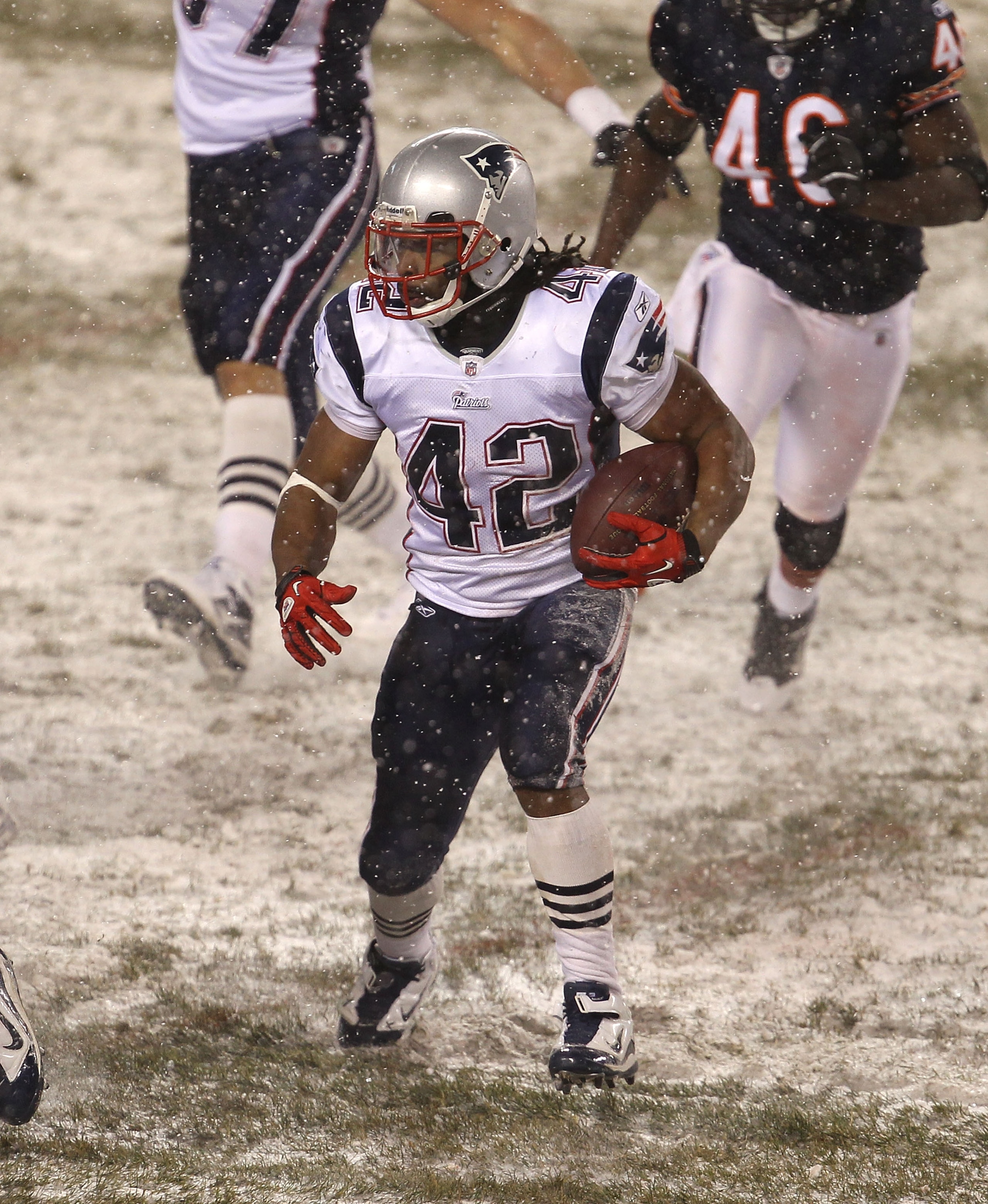 CHICAGO - DECEMBER 12: Ben-Jarvus Green-Ellis #42 of the New England Patriots runs against the Chicago Bears at Soldier Field on December 12, 2010 in Chicago, Illinois. The Patriots defeated the Bears 36-7. (Photo by Jonathan Daniel/Getty Images)