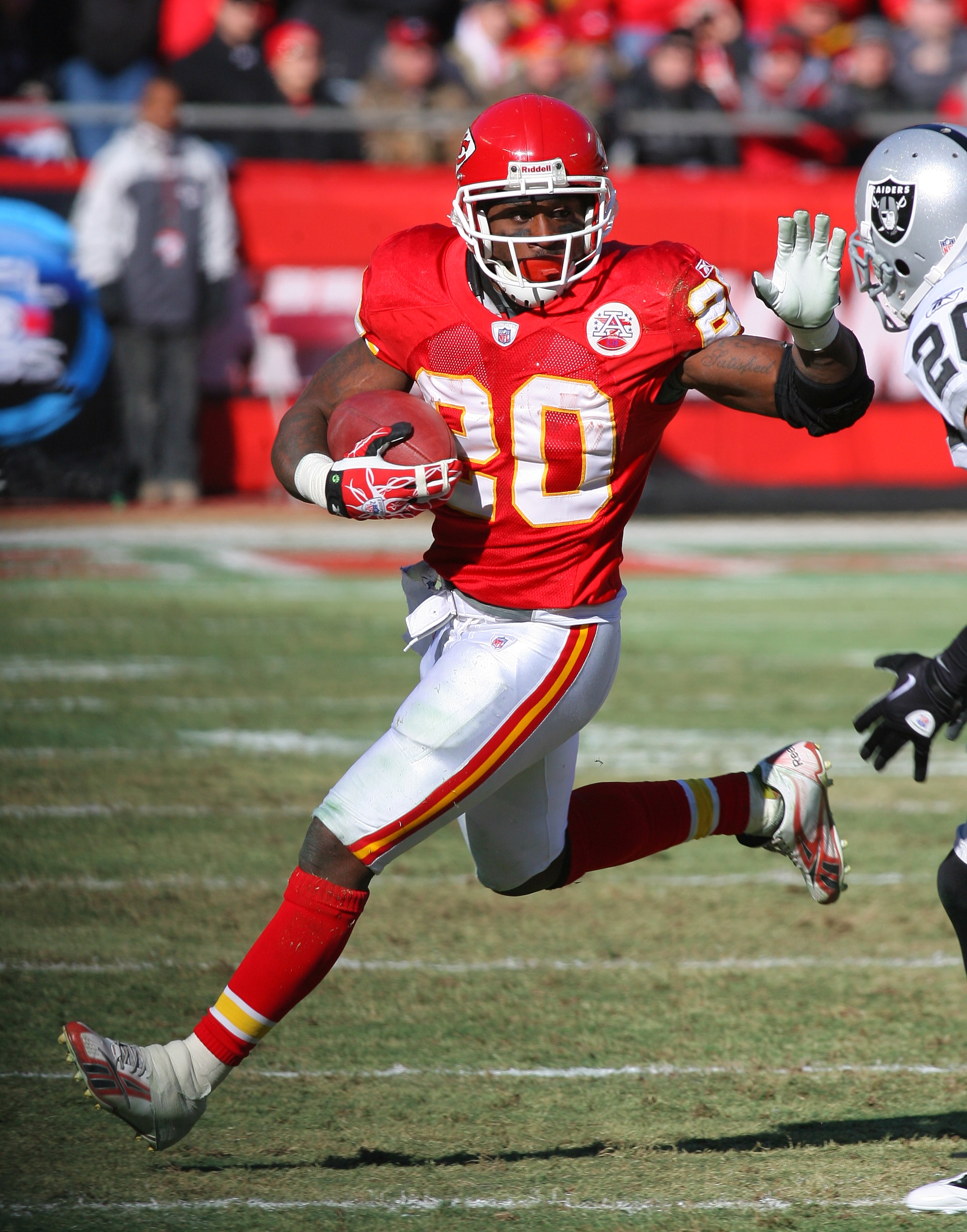 KANSAS CITY, MO - JANUARY 02: Running back Thomas Jones #25 of the Kansas City Chiefs runs down field in a game against the Oakland Raiders at Arrowhead Stadium on January 2, 2011 in Kansas City, Missouri. (Photo by Tim Umphrey/Getty Images) KANSAS CITY, MO - JANUARY 02: Running back Thomas Jones #25 of the Kansas City Chiefs runs down field in a game against the Oakland Raiders at Arrowhead Stadium on January 2, 2011 in Kansas City, Missouri. (Photo by Tim Umphrey/Getty Images)