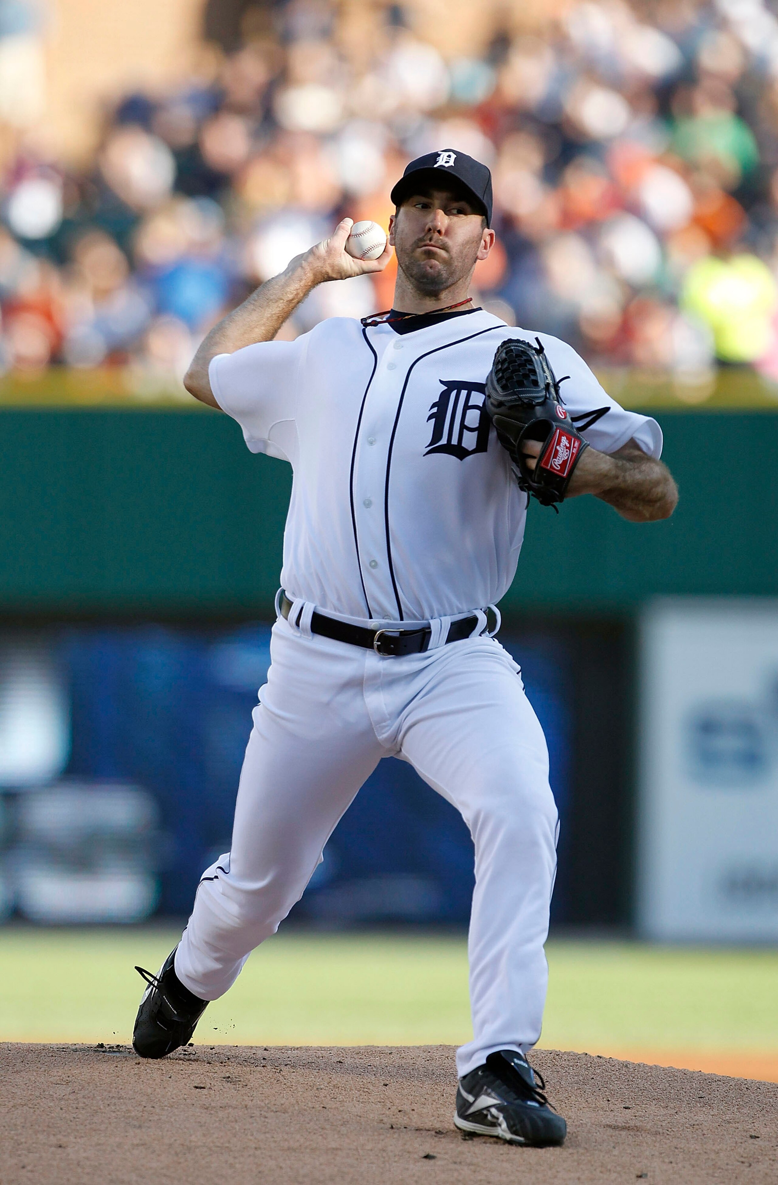 DETROIT - JULY 09: Justin Verlander #35 of the Detroit Tigers pitches in the first inning during the game against the Minnesota Twins on July 9, 2010 at Comerica Park in Detroit, Michigan.  (Photo by Leon Halip/Getty Images)