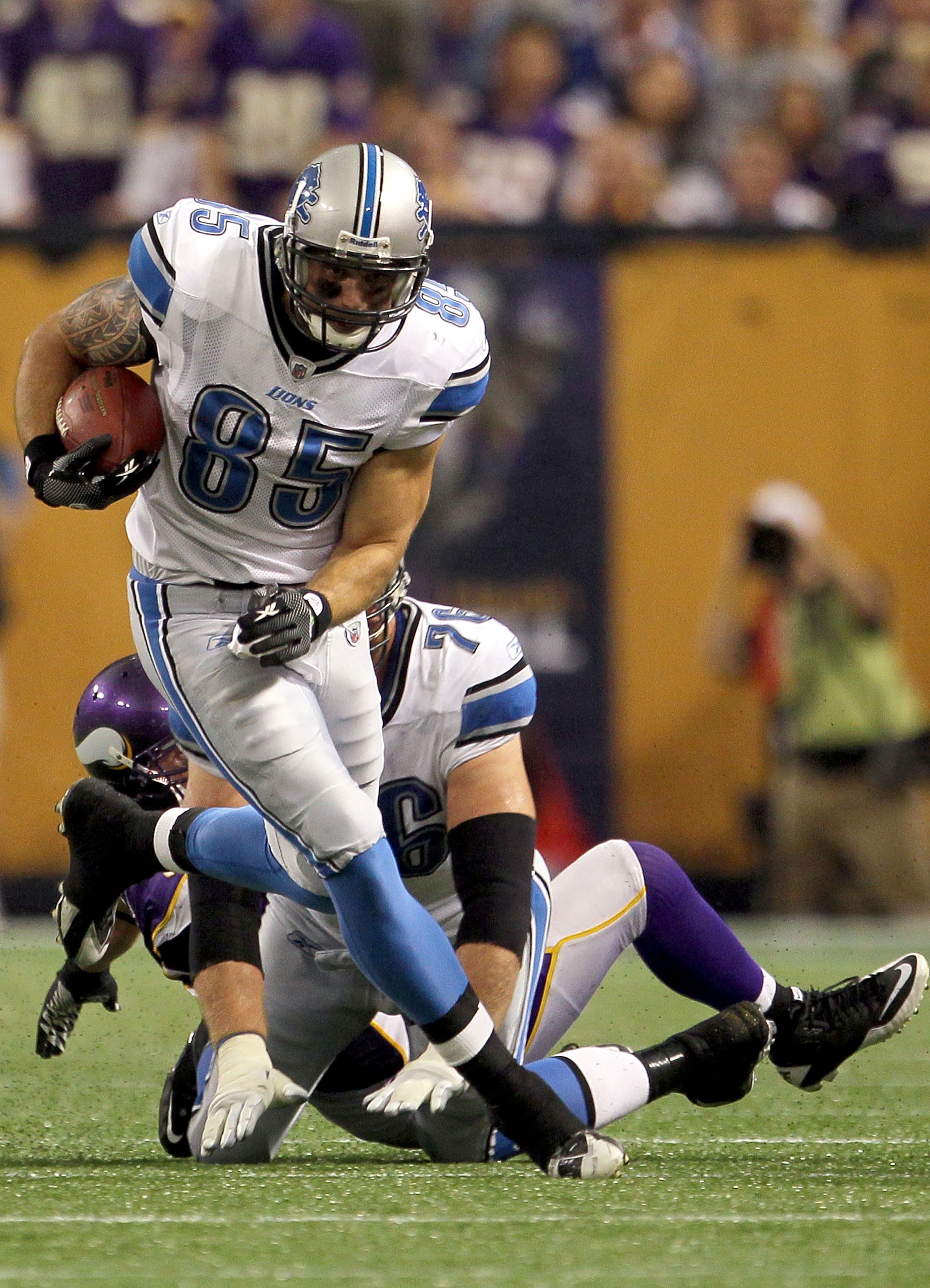 MINNEAPOLIS - SEPTEMBER 26:  Tight end Tony Scheffler #85 of the Detroit Lions plays against the Minnesota Vikings at Mall of America Field on September 26, 2010 in Minneapolis, Minnesota.  (Photo by Jeff Gross/Getty Images)