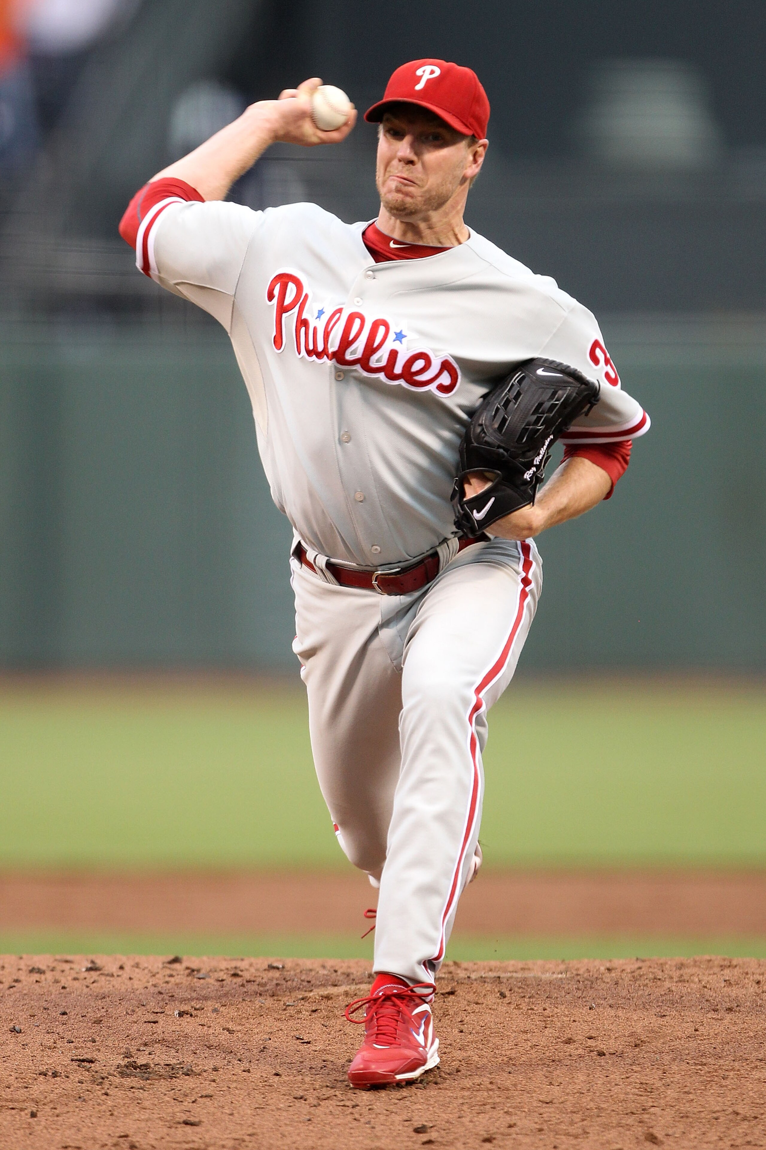 SAN FRANCISCO - OCTOBER 21:  Roy Halladay #34 of the Philadelphia Phillies pitches in the first inning against the San Francisco Giants in Game Five of the NLCS during the 2010 MLB Playoffs at AT&T Park on October 21, 2010 in San Francisco, California.  (
