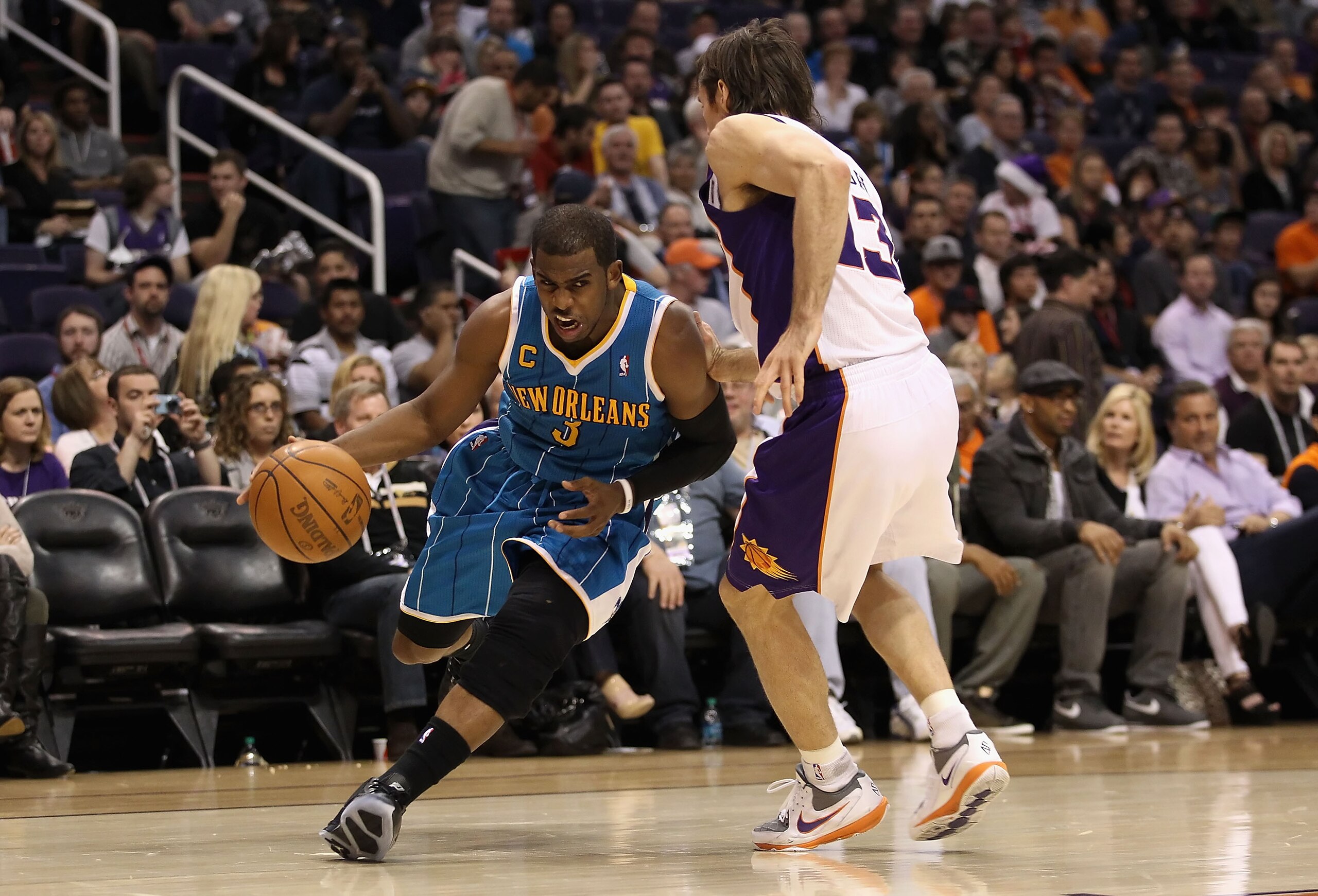 PHOENIX, AZ - JANUARY 30: Chris Paul #3 of the New Orleans Hornets handles the ball during the NBA game against the Phoenix Suns at US Airways Center on January 30, 2011 in Phoenix, Arizona. The Suns defeated the Hornets 104-102. NOTE TO USER: User exp PHOENIX, AZ - JANUARY 30: Chris Paul #3 of the New Orleans Hornets handles the ball during the NBA game against the Phoenix Suns at US Airways Center on January 30, 2011 in Phoenix, Arizona. The Suns defeated the Hornets 104-102. NOTE TO USER: User exp