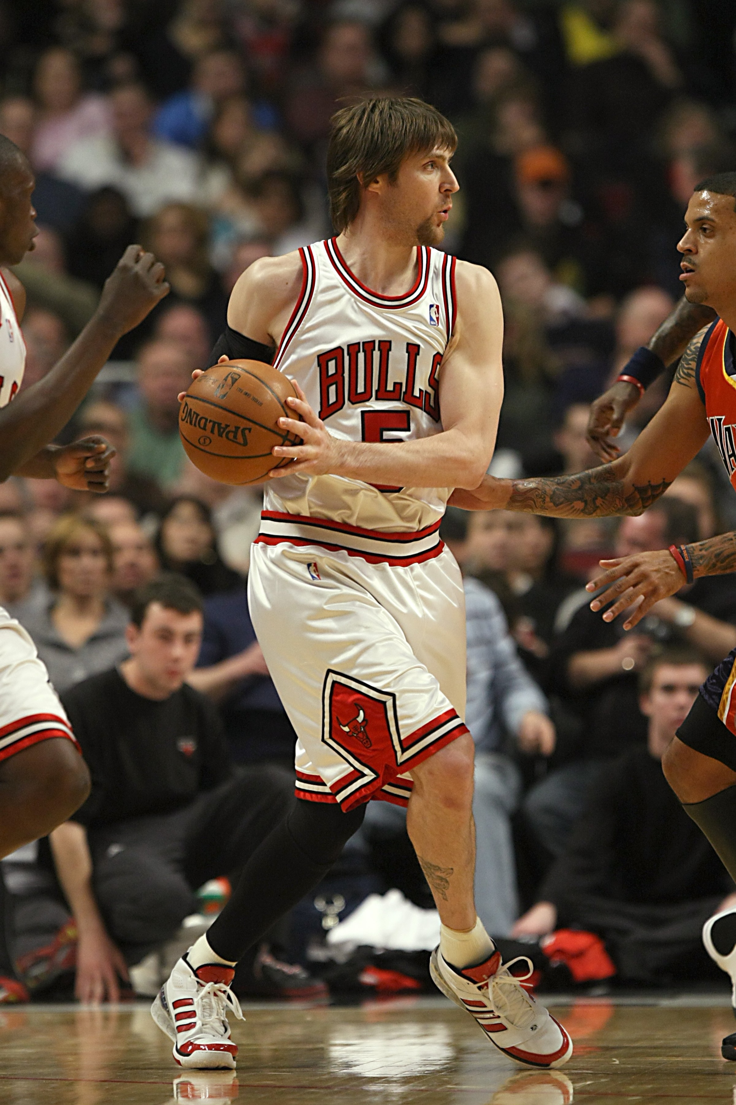 CHICAGO - JANUARY 18: Andres Nocioni #5 of the Chicago Bulls moves the ball during the NBA game against the Golden State Warriors on January 18, 2008 at the United Center in Chicago, Illinois. The Warriors won 119-111. NOTE TO USER: User expressly ackn CHICAGO - JANUARY 18: Andres Nocioni #5 of the Chicago Bulls moves the ball during the NBA game against the Golden State Warriors on January 18, 2008 at the United Center in Chicago, Illinois. The Warriors won 119-111. NOTE TO USER: User expressly ackn