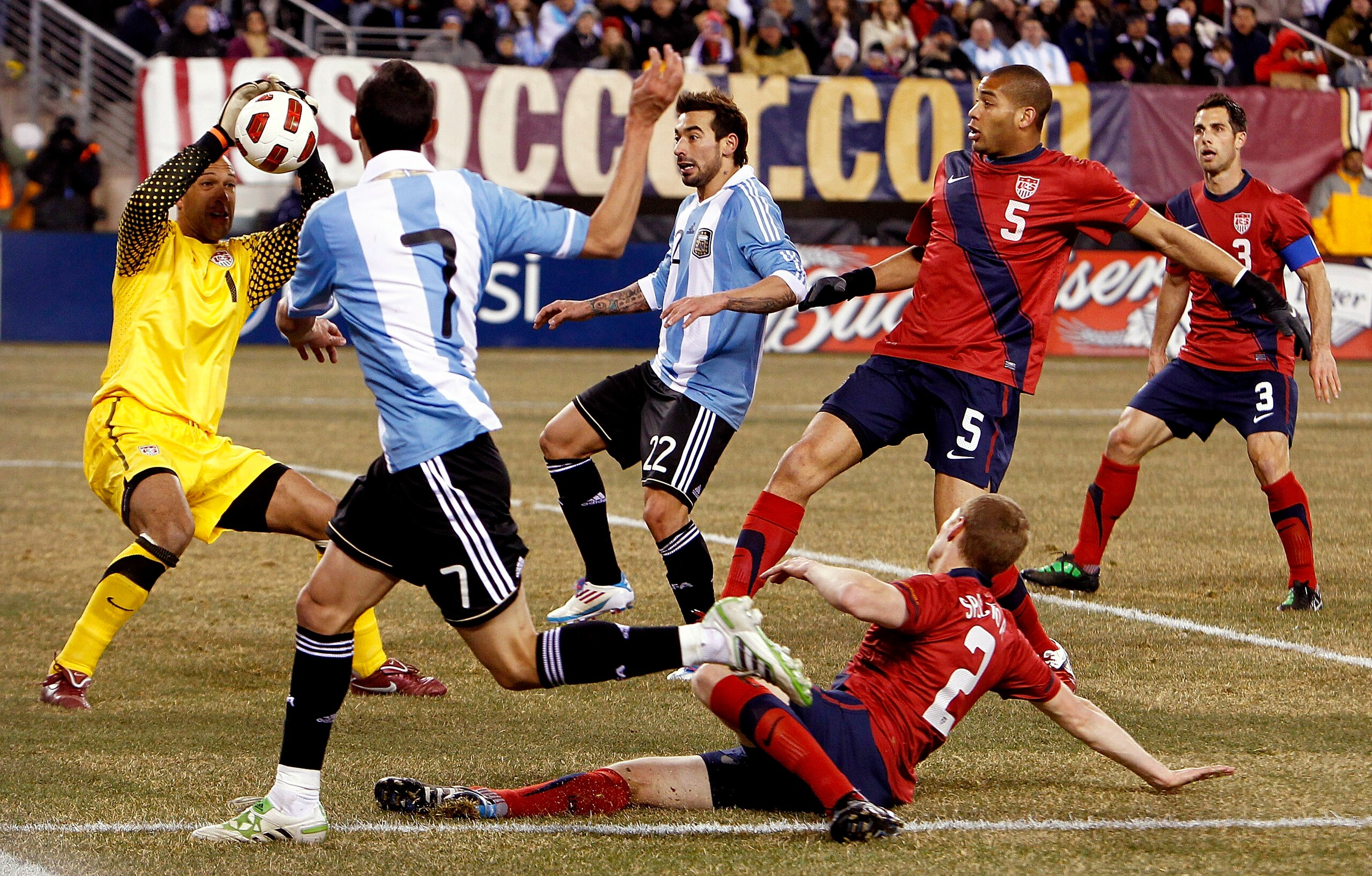 EAST RUTHERFORD, NJ - MARCH 26:  Tim Howard #1 of the United States makes a save during the first half of a friendly match against Argentina at New Meadowlands Stadium on March 26, 2011 in East Rutherford, New Jersey.  (Photo by Jeff Zelevansky/Getty Imag