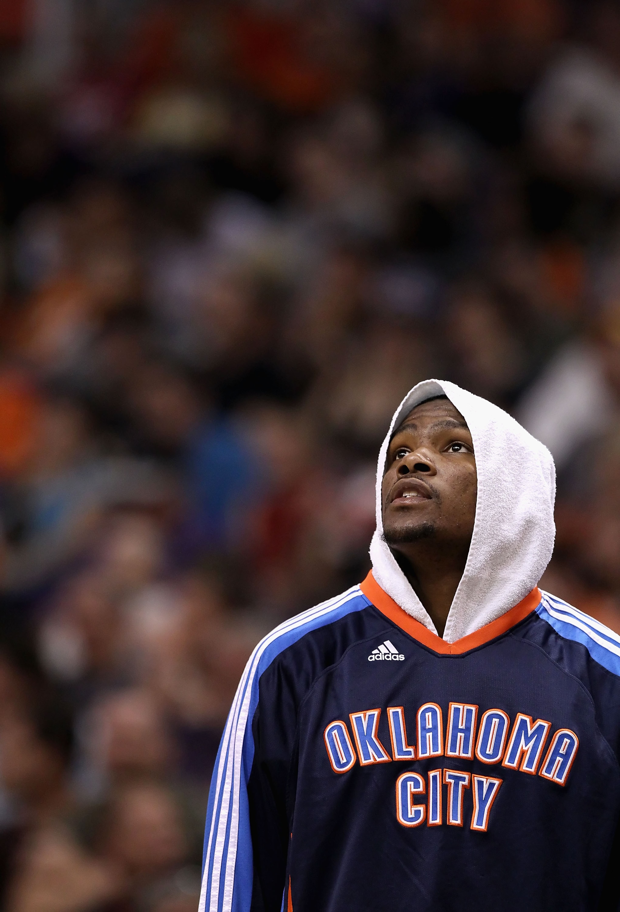 PHOENIX, AZ - MARCH 30:  Kevin Durant #35 of the Oklahoma City Thunder looks up to the video board during the NBA game against the Phoenix Suns at US Airways Center on March 30, 2011 in Phoenix, Arizona.  NOTE TO USER: User expressly acknowledges and agre