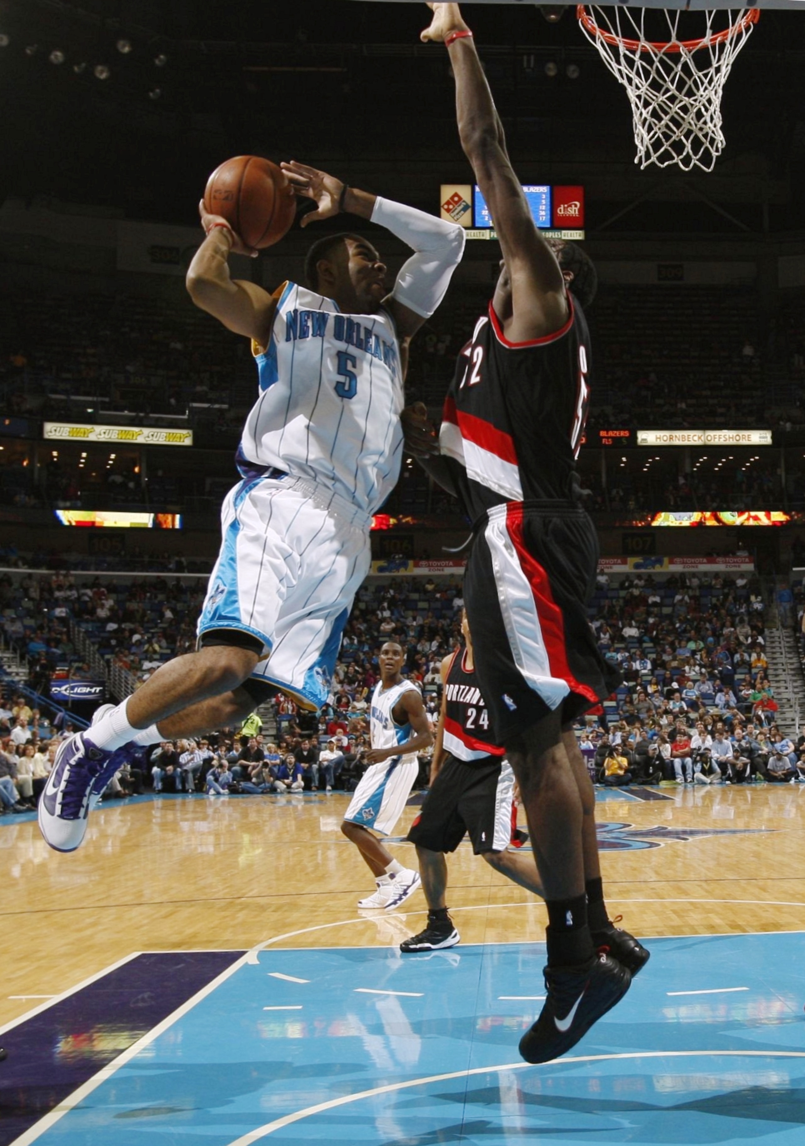NEW ORLEANS - NOVEMBER 13:  Marcus Thornton #5 of the New Orleans Hornets puts up a shot against Greg Oden #52 of the Portland Trail Blazers during the game at New Orleans Arena on November 13, 2009 in New Orleans, Louisiana.  NOTE TO USER: User expressly