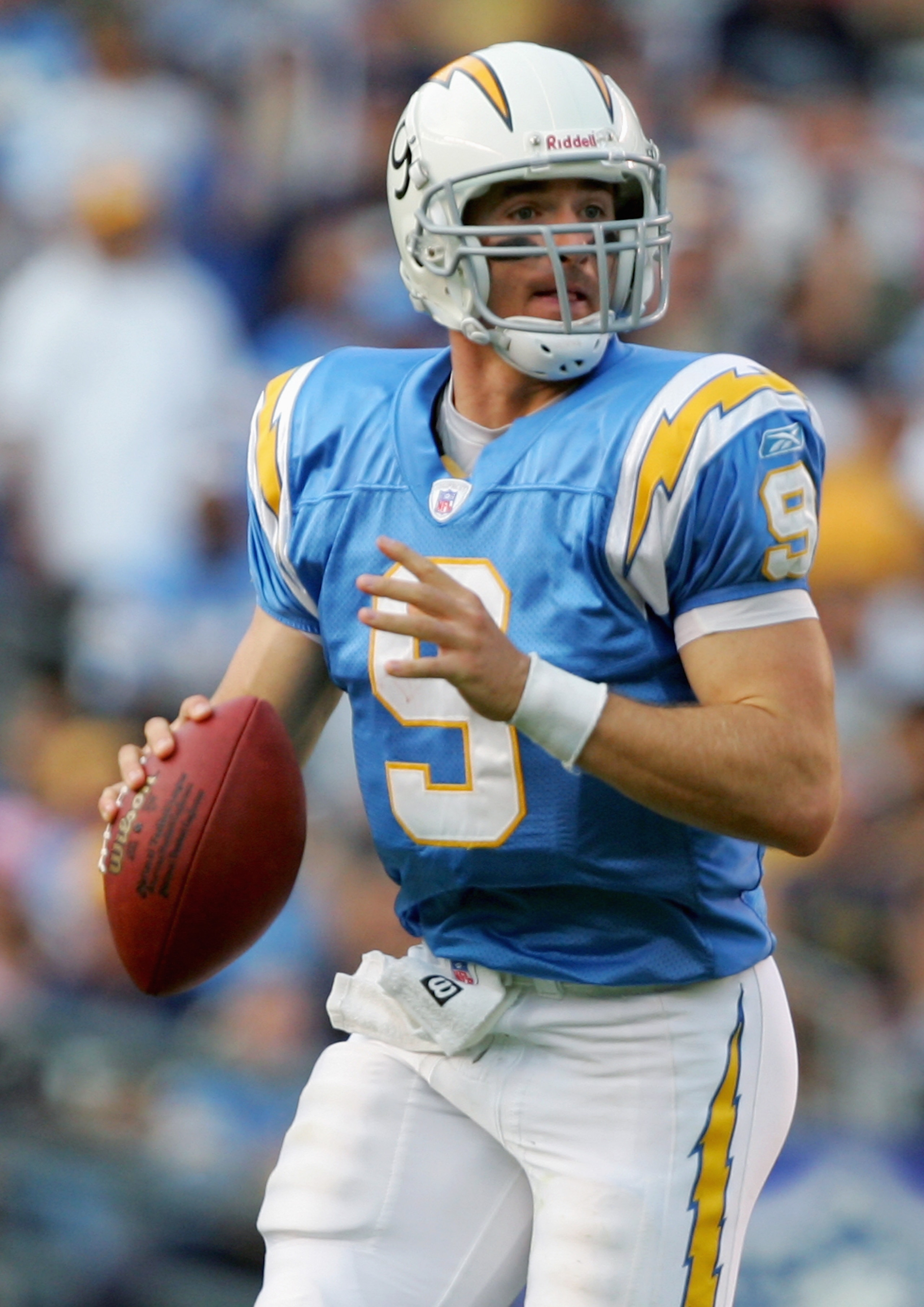 SAN DIEGO - NOVEMBER 20:  Drew Brees #9 of the San Diego Chargers drops back to pass during the game with  the Buffalo Bills on November 20, 2005 at Qualcomm Stadium in San Diego, California. The Chargers won 48-10.  (Photo by Harry How/Getty Images)