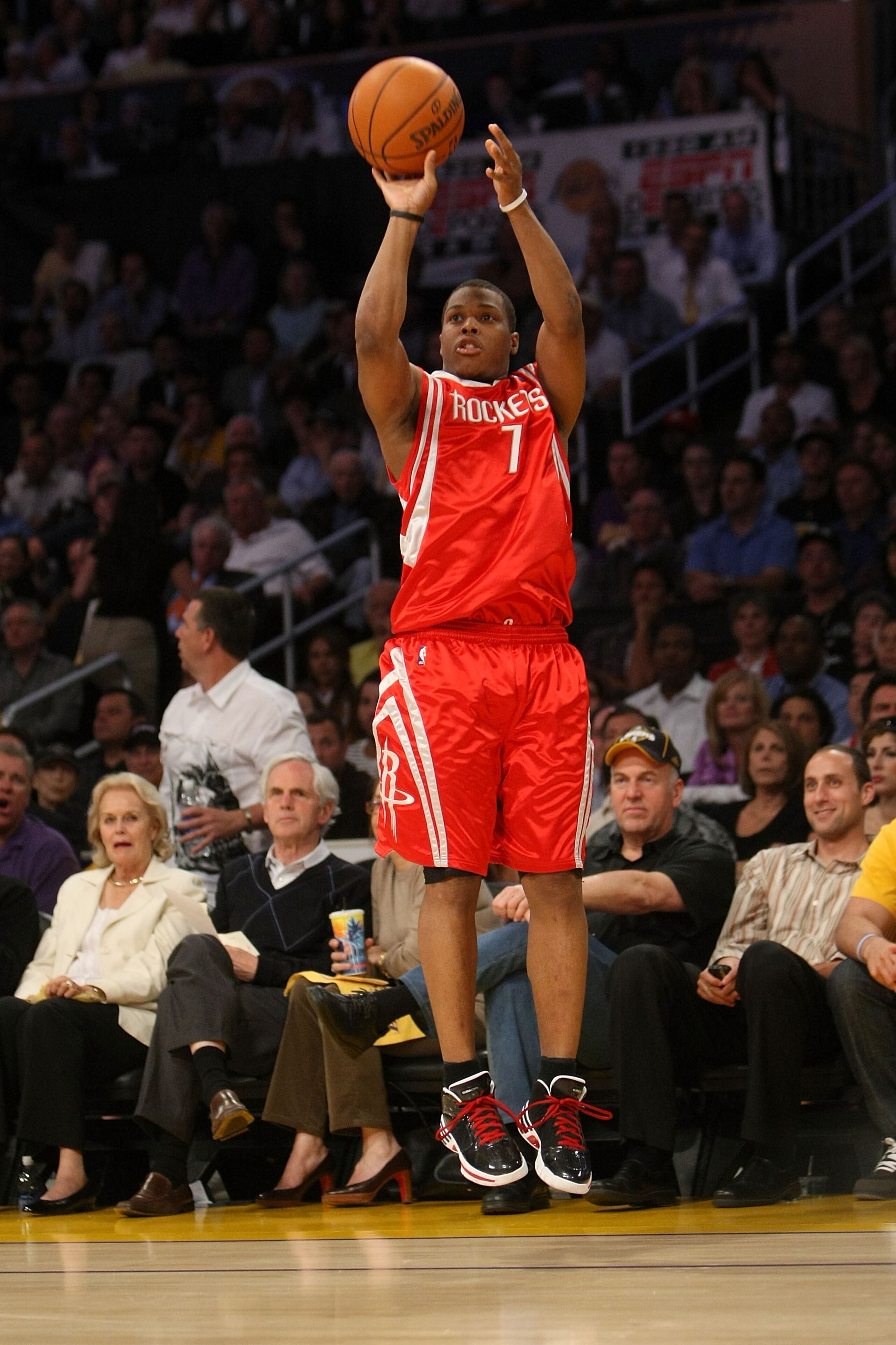 LOS ANGELES, CA - MAY 12:  Kyle Lowry #7 of the Houston Rockets shoots a jumper against the Los Angeles Lakers in Game Five of the Western Conference Semifinals during the 2009 NBA Playoffs at Staples Center on May 12, 2009 in Los Angeles, California. NOT