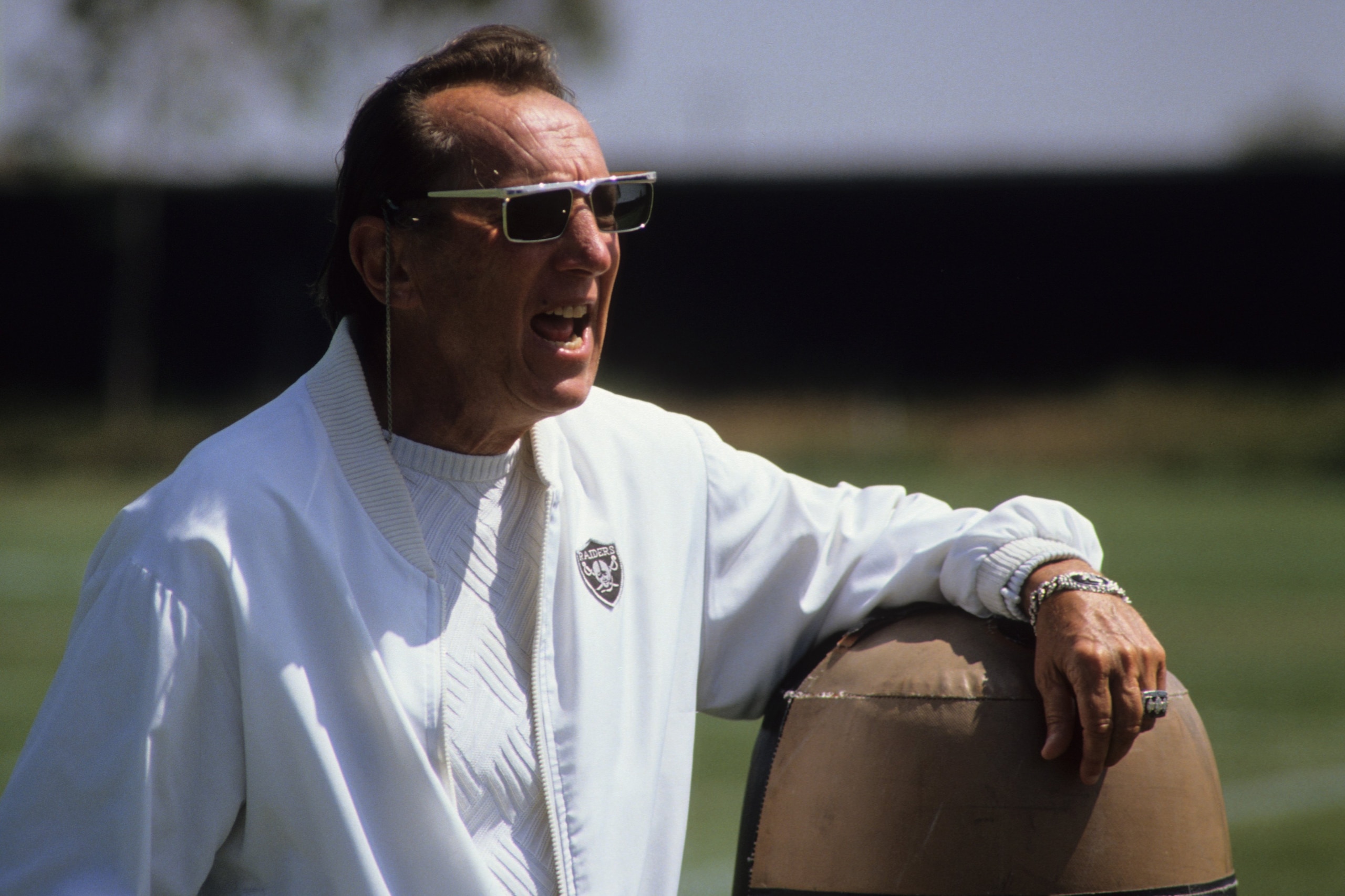 OXNARD, CA - AUGUST 1990:  Owner Al Davis of the Los Angeles Raiders watches a training camp practice in Oxnard, California during August of the 1990 season.  (Photo by George Rose/Getty Images)