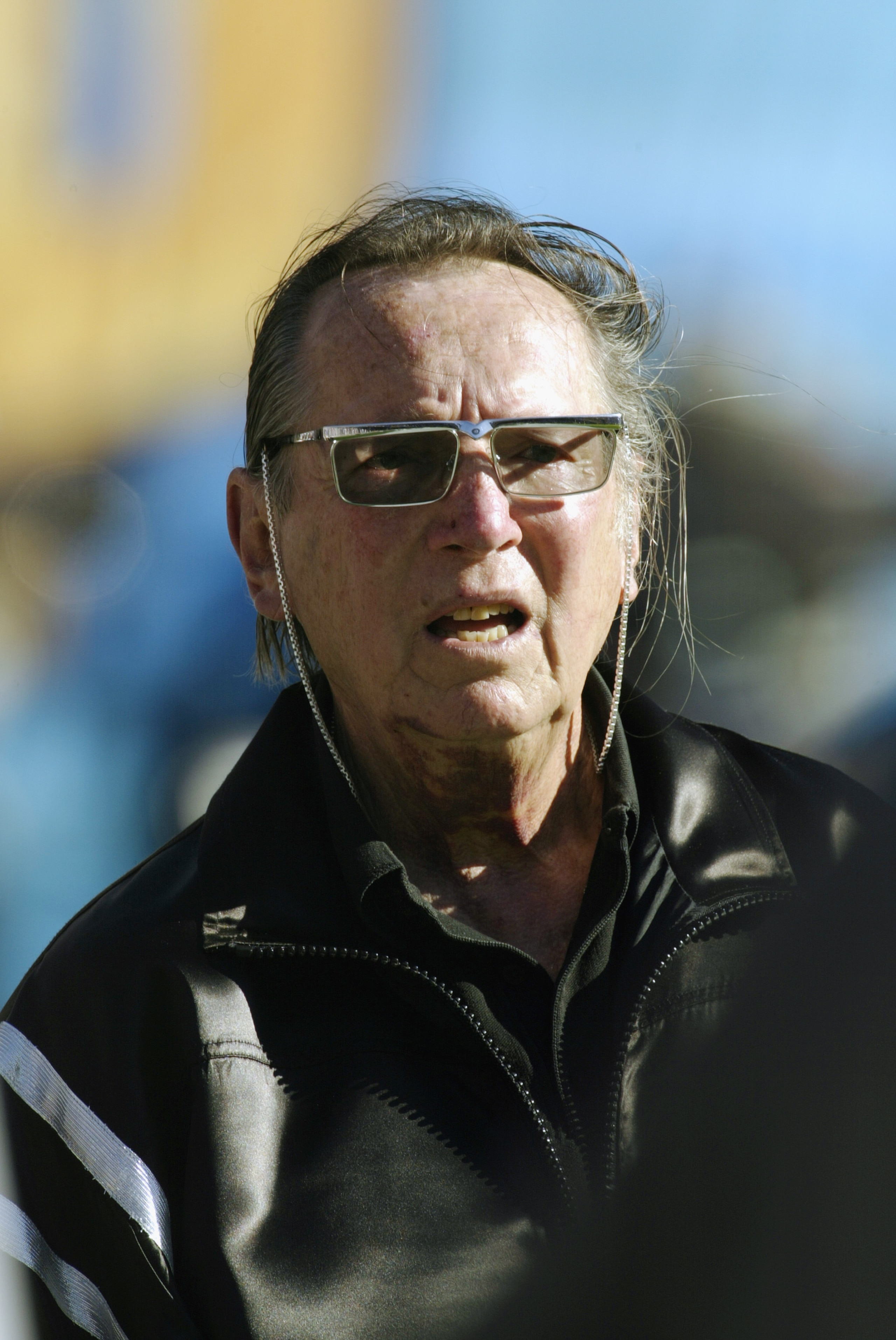 SAN DIEGO - JANUARY 26:  Owner Al Davis of the Oakland Raiders looks on from the sideline during Super Bowl XXXVII against the Tampa Bay Buccaneers on January 26, 2003 at Qualcomm Stadium in San Diego, California.  The Buccaneers defeated the Raiders 48-2