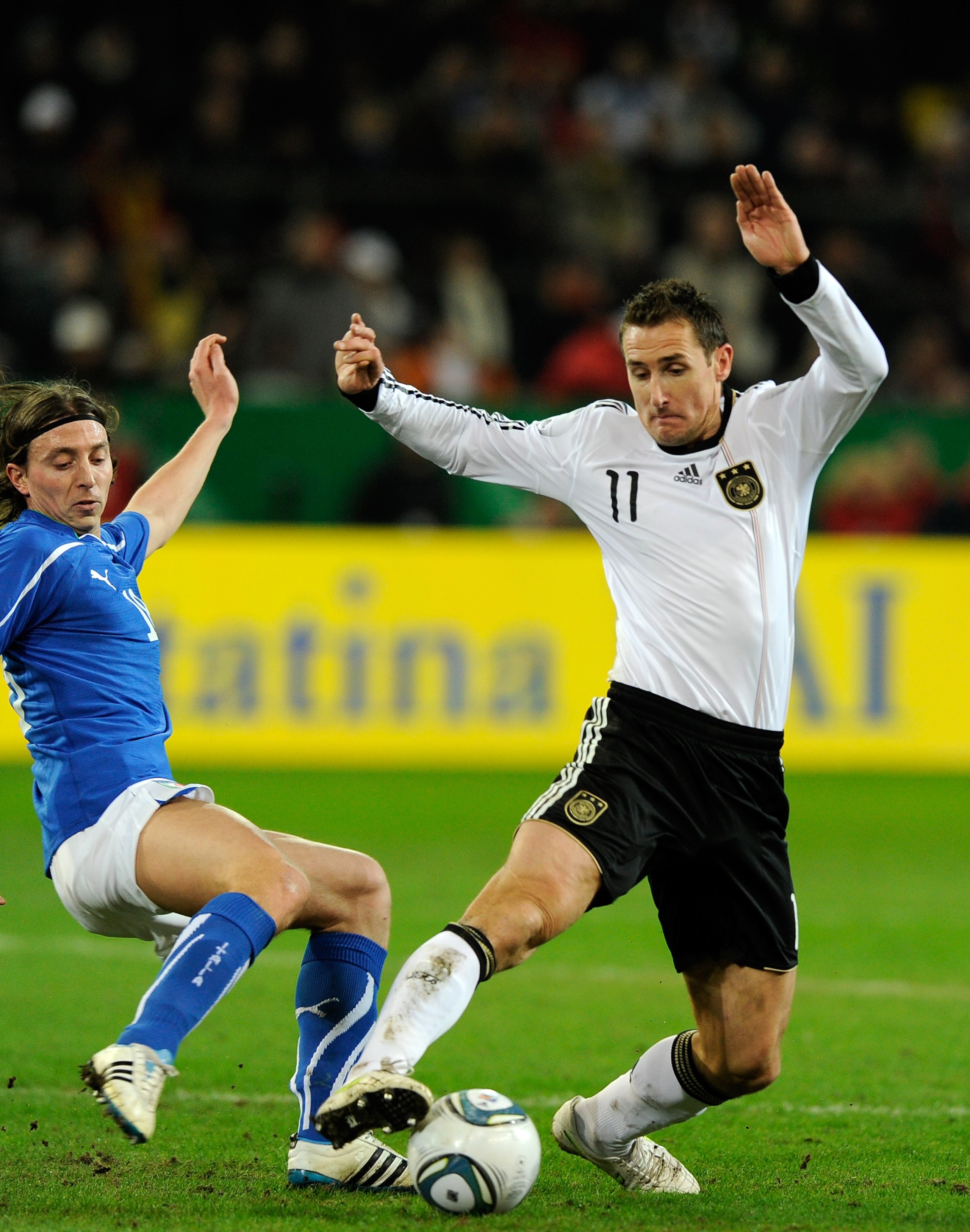 DORTMUND, GERMANY - FEBRUARY 09:  Riccardo Montolivo of Italy and Miroslav Klose of Germany compete for the ball during the International Friendly match between Germany and Italy on February 9, 2011 in Dortmund, Germany.  (Photo by Claudio Villa/Getty Ima