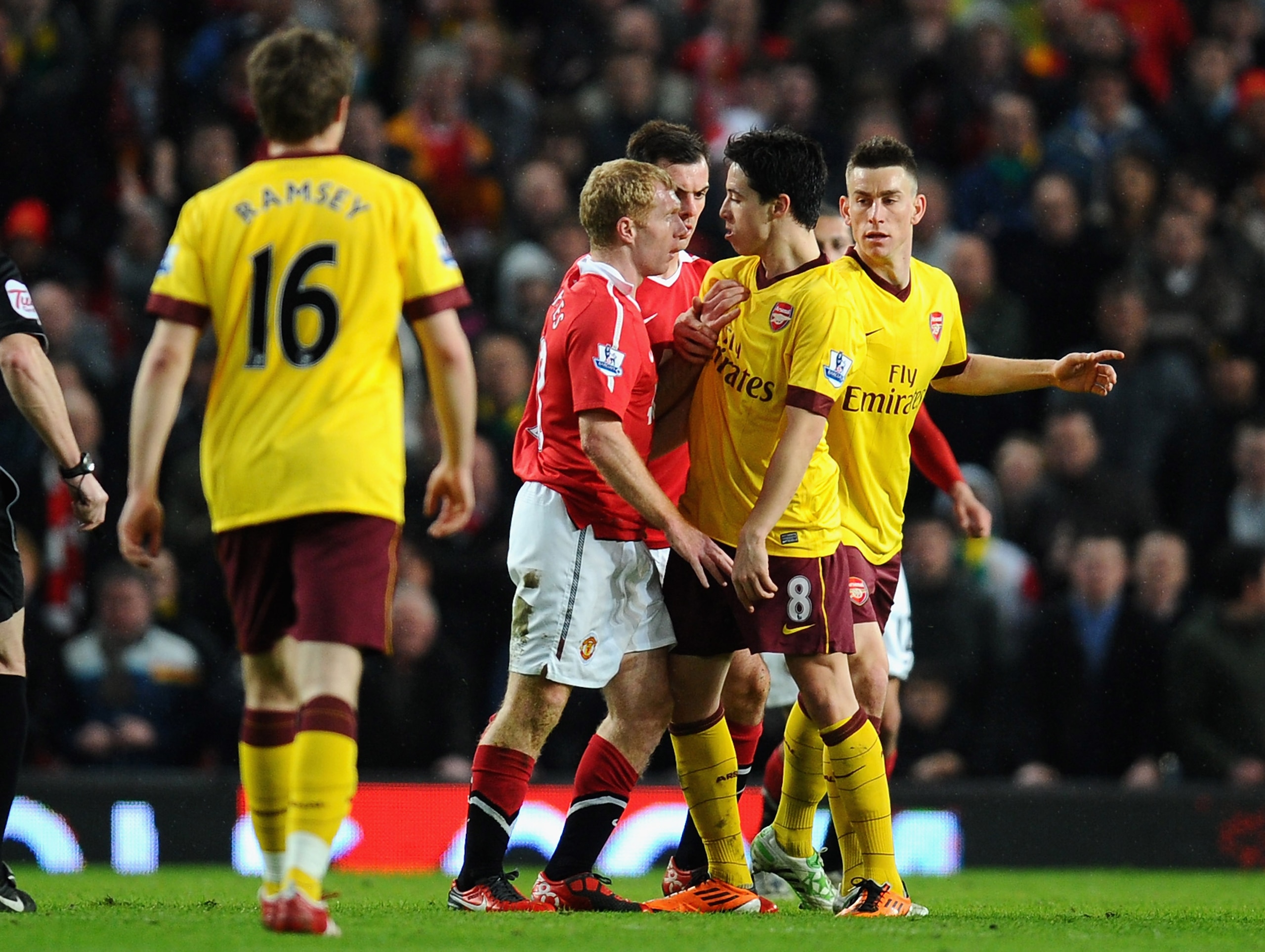 MANCHESTER, ENGLAND - MARCH 12:  Paul Scholes of Manchester United and Samir Nasri of Arsenal argue during the FA Cup sponsored by E.On Sixth Round match between Manchester United and Arsenal at Old Trafford on March 12, 2011 in Manchester, England.  (Pho