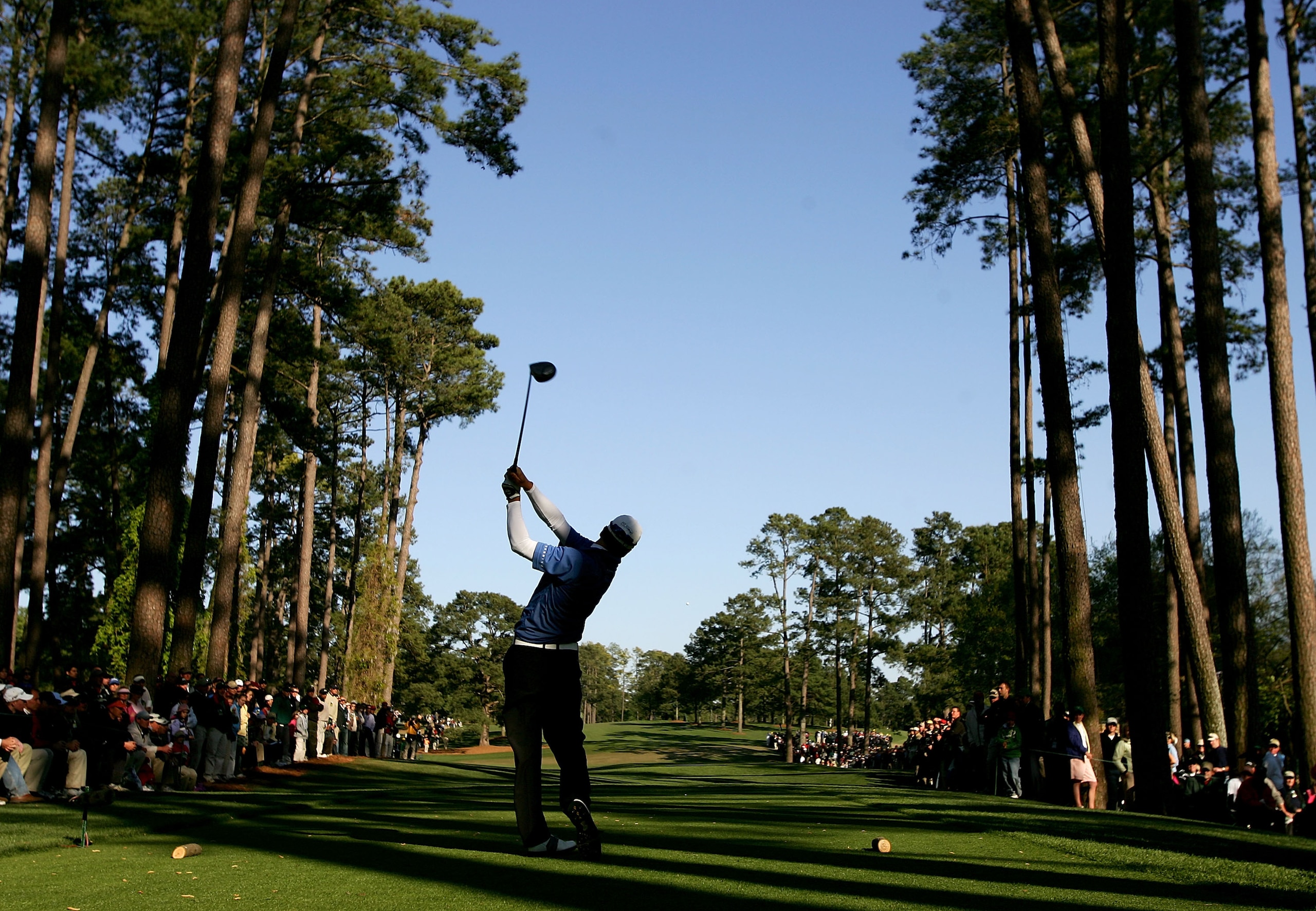 AUGUSTA, GA - APRIL 08:  Zach Johnson hits his tee shot on the 17th hole during the final round of The Masters at the Augusta National Golf Club on April 8, 2007 in Augusta, Georgia.  (Photo by Harry How/Getty Images)