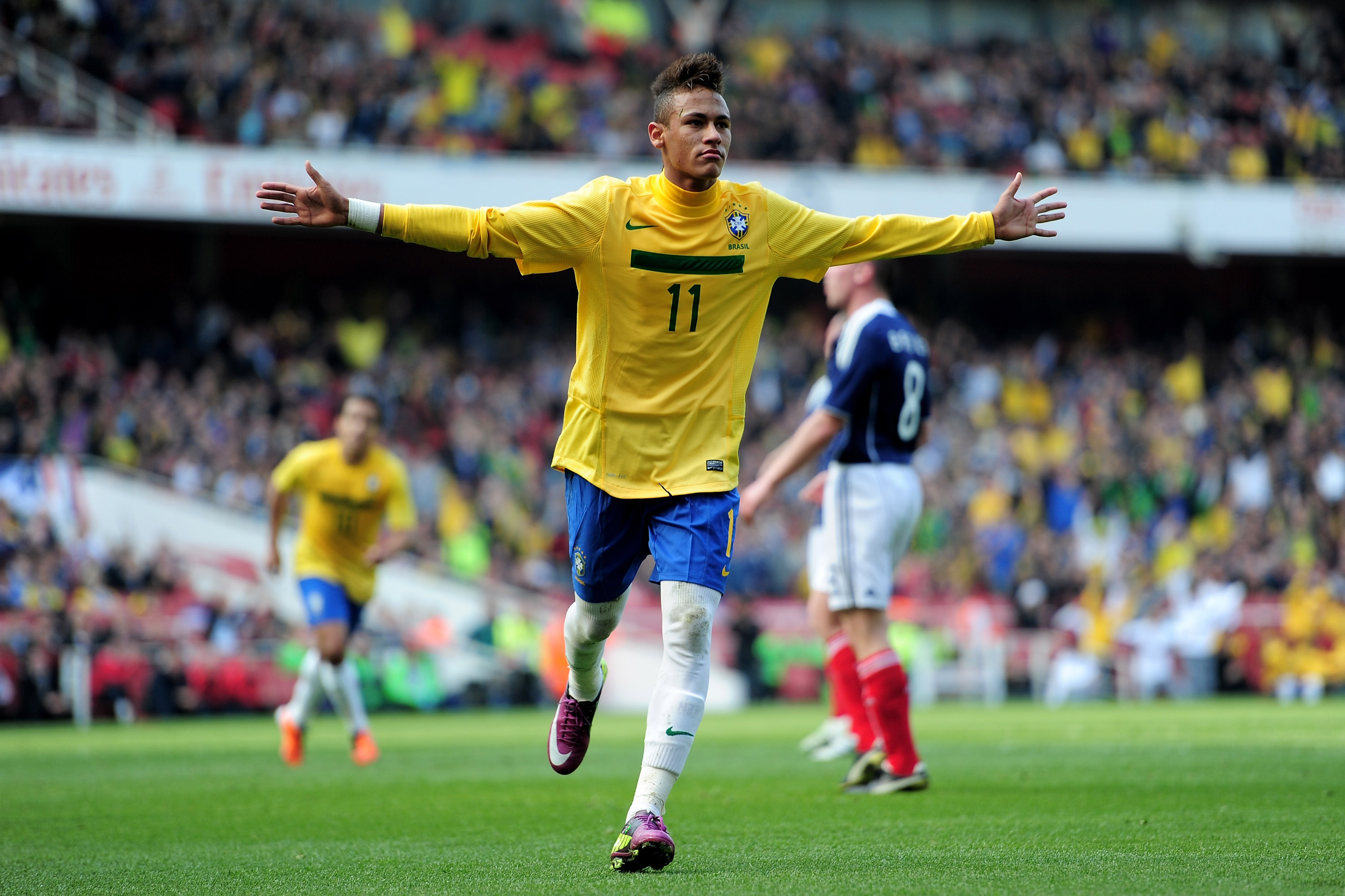 LONDON, ENGLAND - MARCH 27:  Neymar of Brazil celebrates scoring the opening goal during the International friendly match between Brazil and Scotland at Emirates Stadium on March 27, 2011 in London, England.  (Photo by Jamie McDonald/Getty Images)