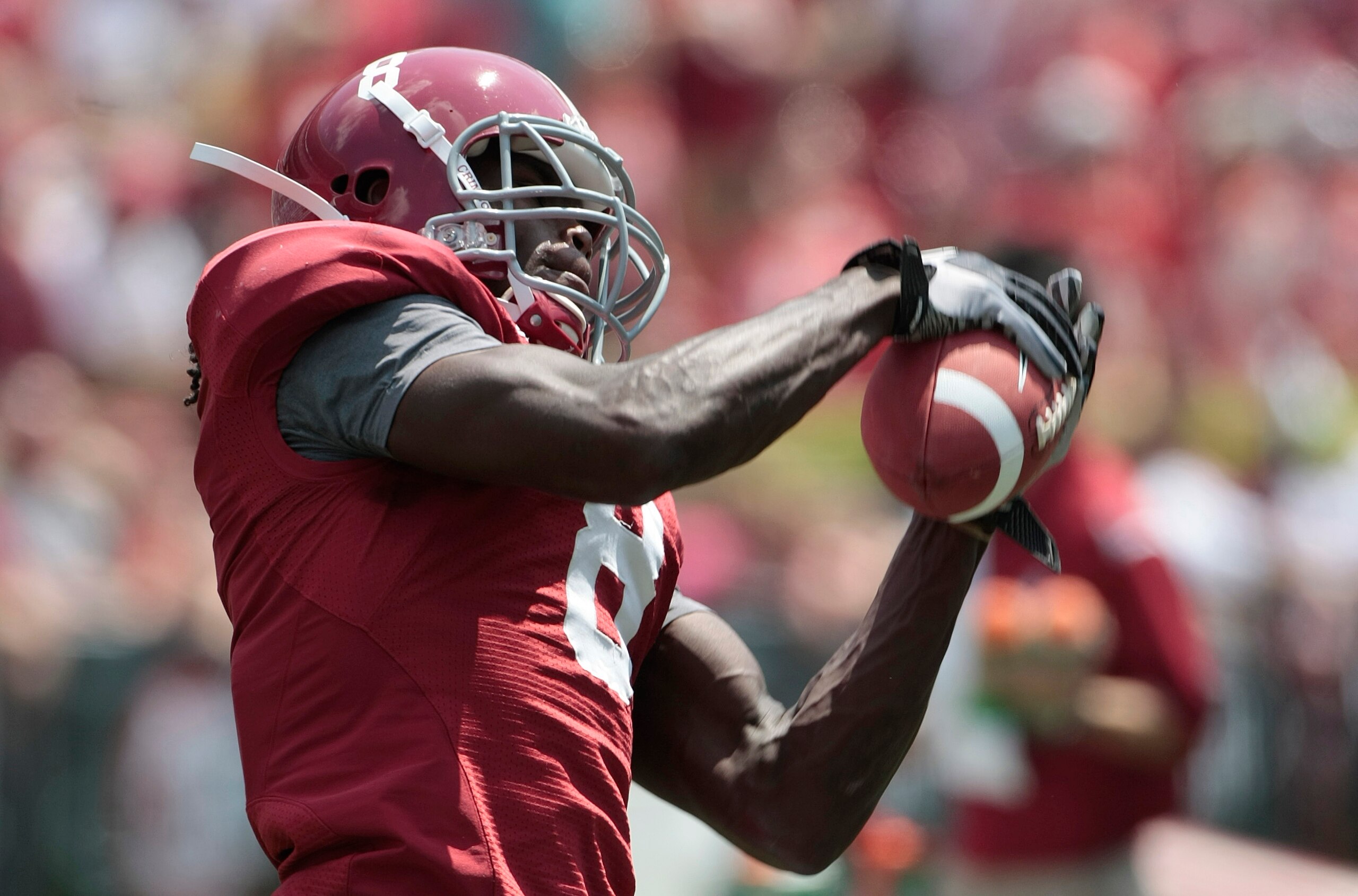 TUSCALOOSA, AL - APRIL 17: Wide receiver Julio Jones #8 of the Alabama Crimson Tide catches a pass during the Alabama spring game at Bryant Denny Stadium on April 17, 2010 in Tuscaloosa, Alabama. (Photo by Dave Martin/Getty Images)
