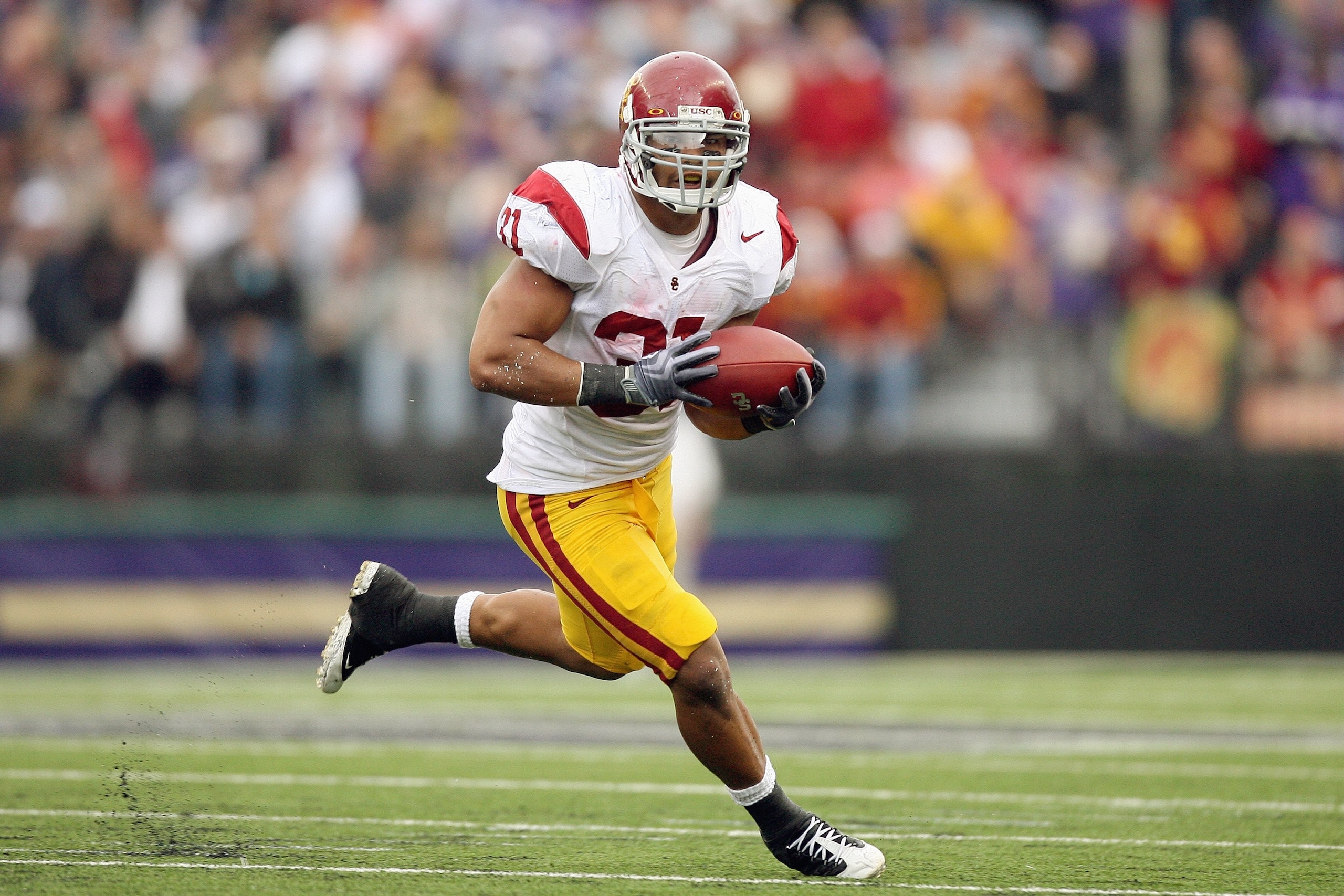 SEATTLE - SEPTEMBER 19: Stanley Havili #31 of the USC Trojans carries the ball during the game against the Washington Huskies on September 19, 2009 at Husky Stadium in Seattle, Washington. The Huskies defeated the Trojans 16-13. (Photo by Otto Greule Jr/G SEATTLE - SEPTEMBER 19: Stanley Havili #31 of the USC Trojans carries the ball during the game against the Washington Huskies on September 19, 2009 at Husky Stadium in Seattle, Washington. The Huskies defeated the Trojans 16-13. (Photo by Otto Greule Jr/G