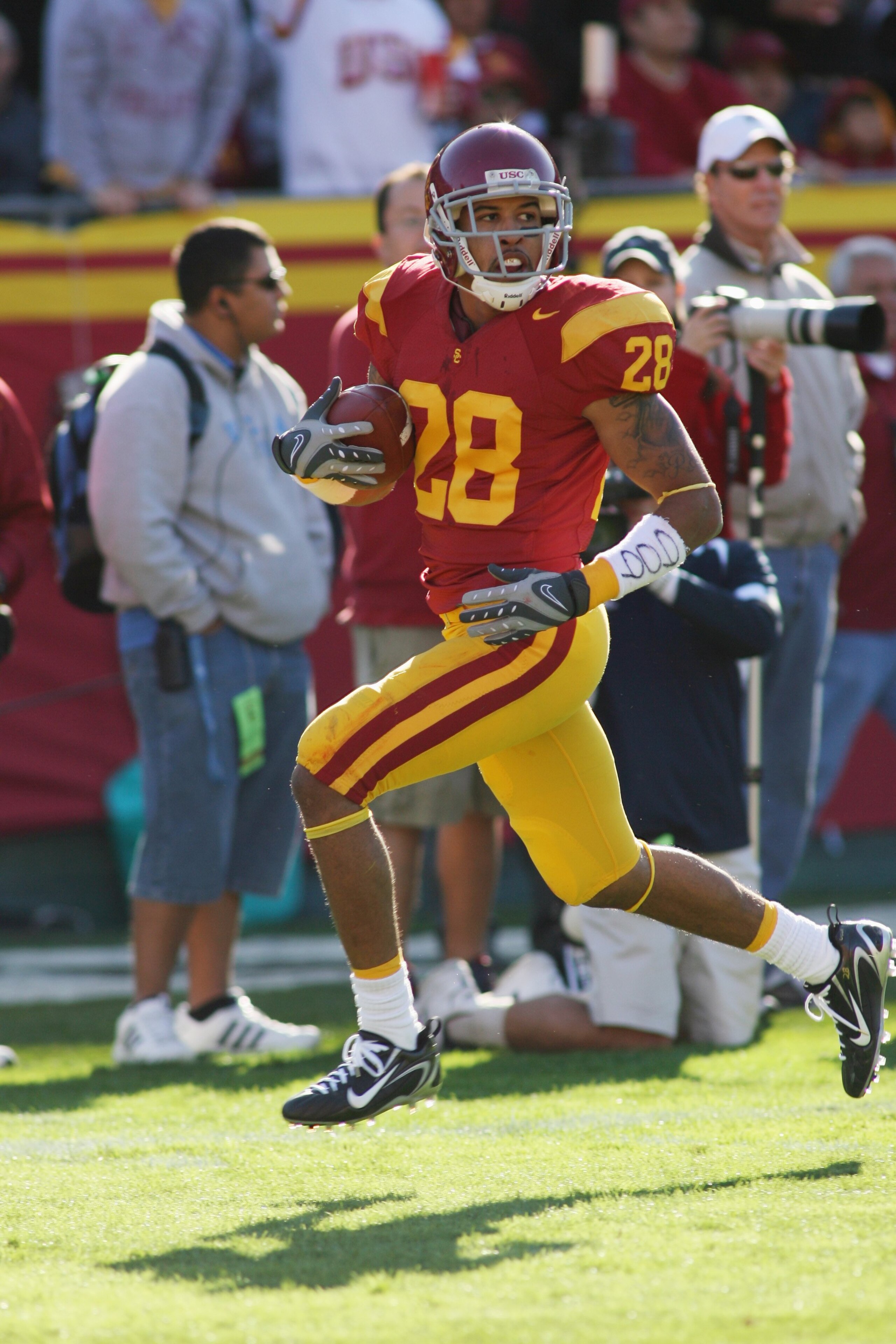 LOS ANGELES - DECEMBER 1: Terrell Thomas #28 of the USC Trojans returns an interception zero yards against the UCLA Bruins in the third quarter of the game on December 1, 2007 at the Los Angeles Memorial Coliseum in Los Angeles, California. USC won 24-7 LOS ANGELES - DECEMBER 1: Terrell Thomas #28 of the USC Trojans returns an interception zero yards against the UCLA Bruins in the third quarter of the game on December 1, 2007 at the Los Angeles Memorial Coliseum in Los Angeles, California. USC won 24-7