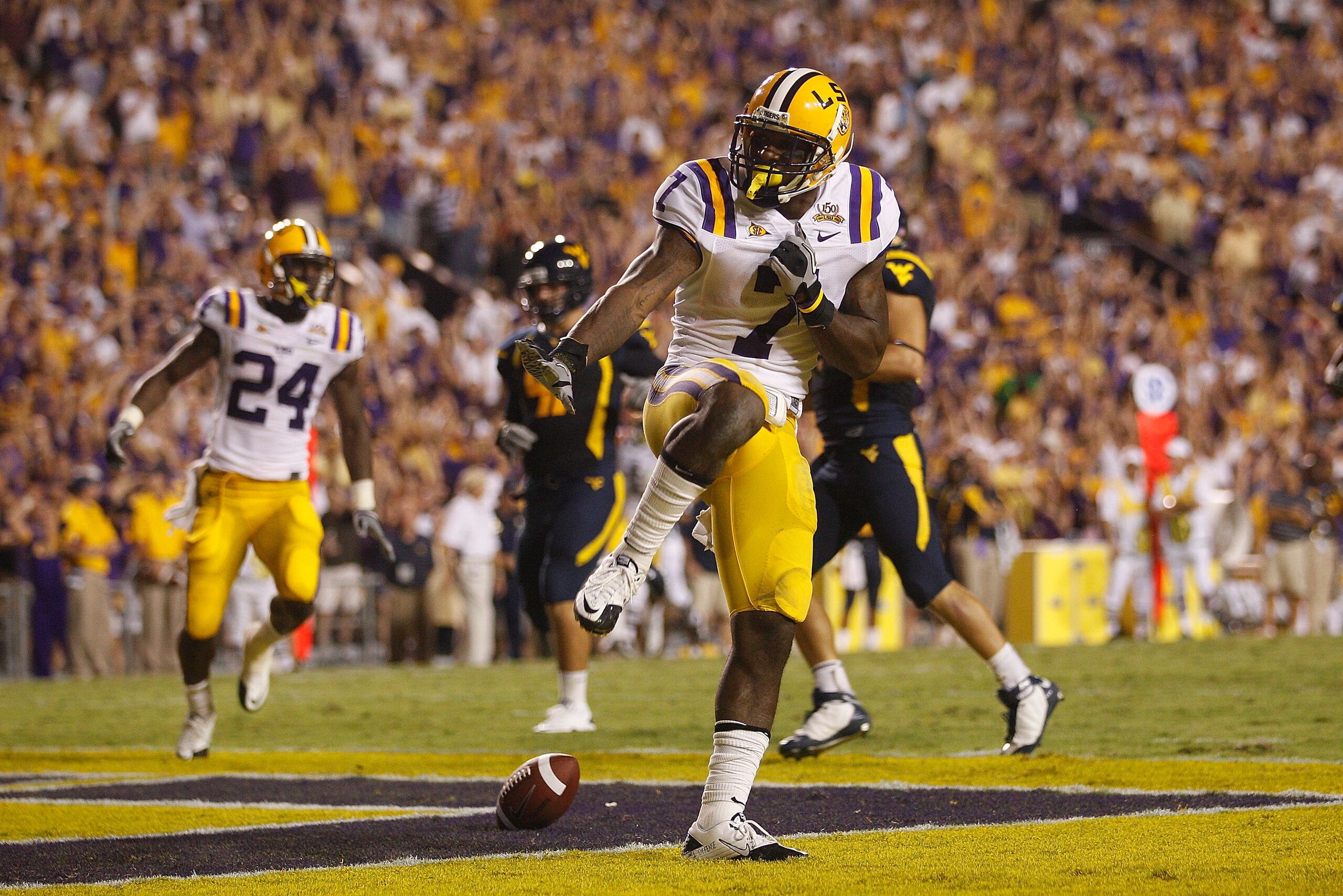 BATON ROUGE, LA - SEPTEMBER 25: Patrick Peterson #7 of the Louisiana State Univeristy Tigers celebrates after scoring a touchdown by posing as the Heisman Trophy against the West Virginia Mountaineers at Tiger Stadium on September 25, 2010 in Baton Rouge BATON ROUGE, LA - SEPTEMBER 25: Patrick Peterson #7 of the Louisiana State Univeristy Tigers celebrates after scoring a touchdown by posing as the Heisman Trophy against the West Virginia Mountaineers at Tiger Stadium on September 25, 2010 in Baton Rouge