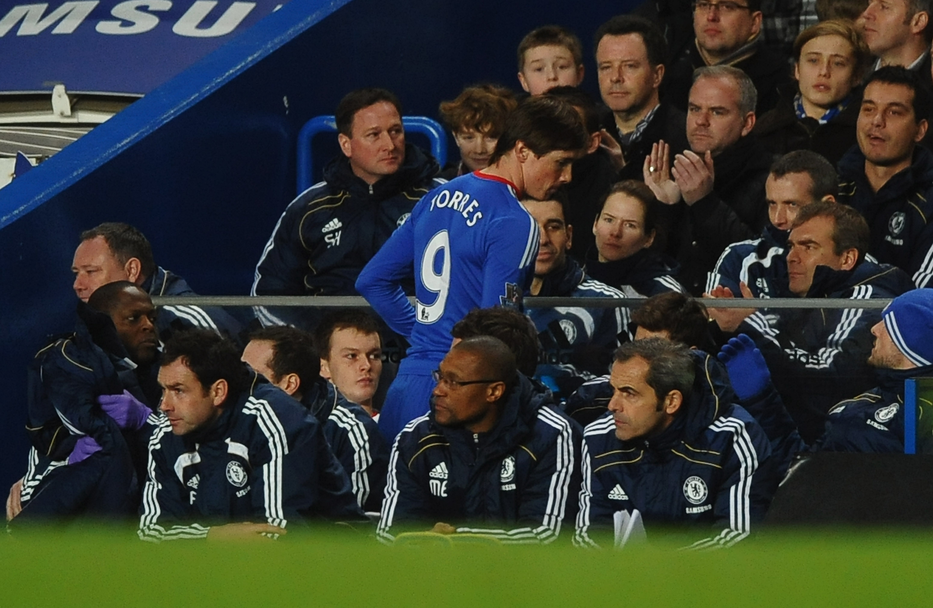 LONDON, ENGLAND - FEBRUARY 06:  Fernando Torres of Chelsea takes a seat on the bench as he is substituted during the Barclays Premier League match between Chelsea and Liverpool at Stamford Bridge on February 6, 2011 in London, England.  (Photo by Laurence