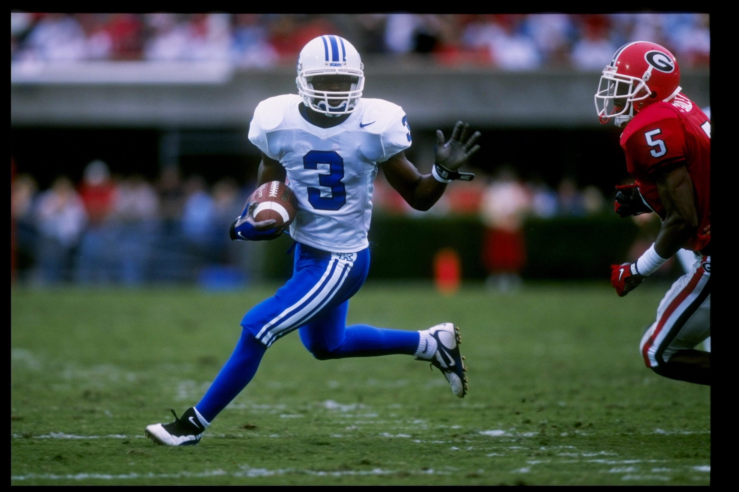27 Oct 1997:  Wide receiver Craig Yeast of the Kentucky Wildcats (left) tries to run with the ball away from linebacker Ronald Carey of the Georgia Bulldogs during a game at Sanford Stadium in Athens, Georgia.  Georgia won the game 23-13. Mandatory Credit