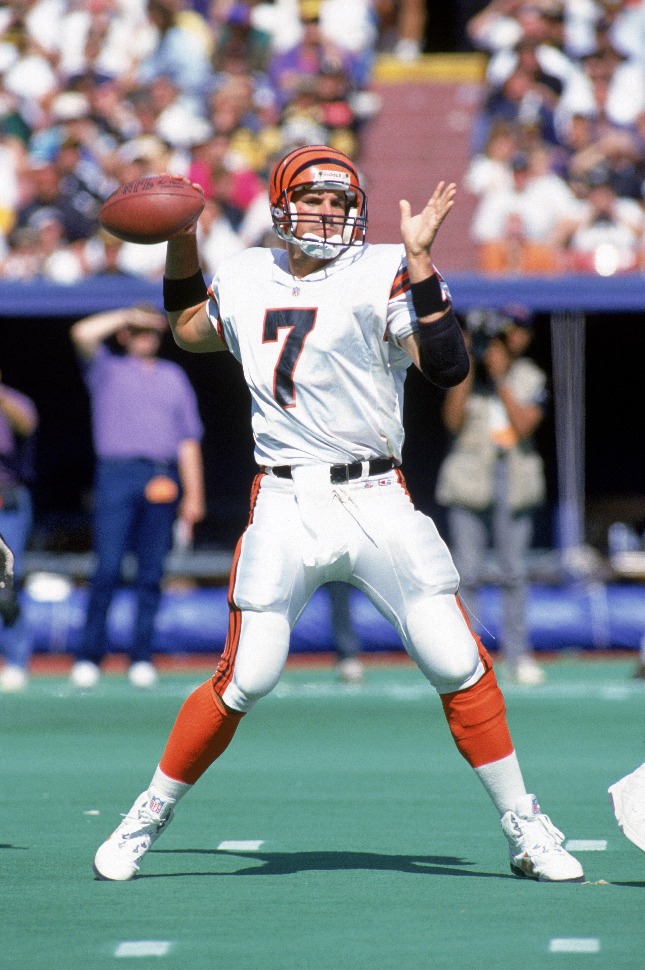 CINCINNATI - SEPTEMBER 19:  Quarterback David Klingler #7 of the Cincinnati Bengals prepares to pass during the game against the Pittsburgh Steelers at Three Rivers Stadium on September 19, 1993 in Pittsburgh, Pennsylvania.   The Pittsburgh defeated the B