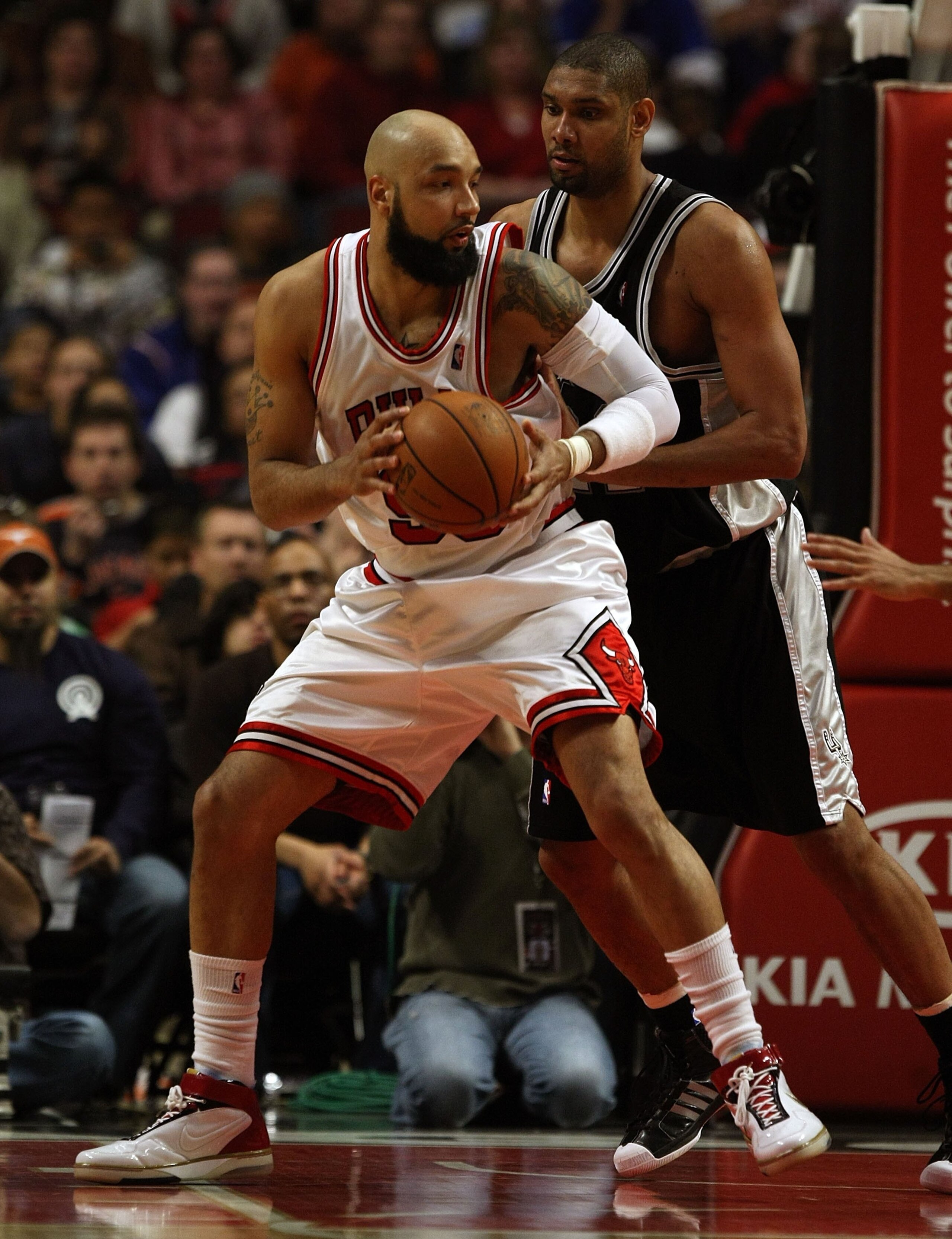 CHICAGO - MARCH 20: Drew Gooden #90 of the Chicago Bulls moves against Tim Duncan #21 of the San Antonio Spurs on March 20, 2008 at the United Center in Chicago, Illinois. The Spurs defeated the Bulls 100-82. NOTE TO USER: User expressly acknowledges and