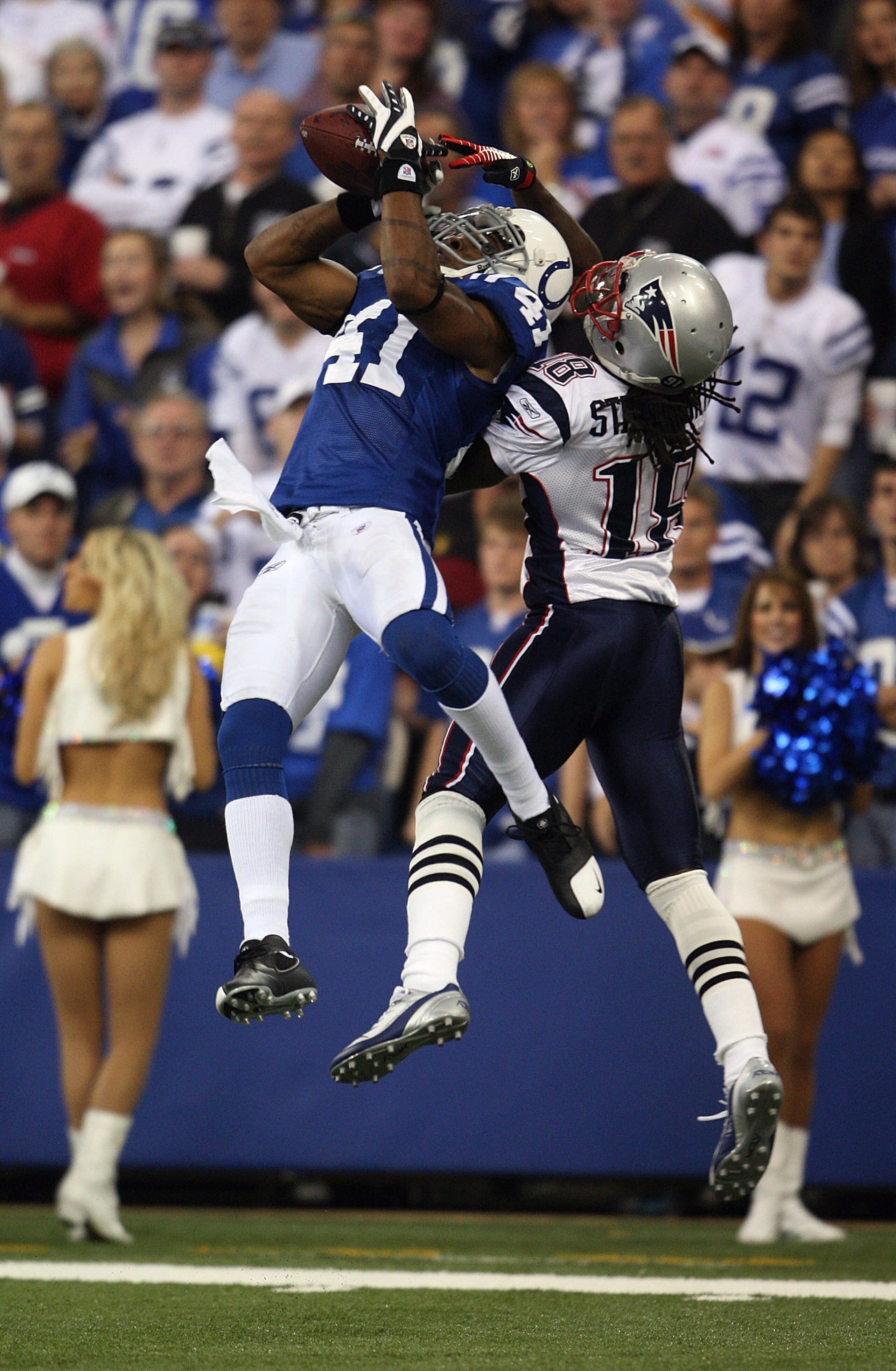 INDIANAPOLIS - NOVEMBER 04:  Antoine Bethea #41 of the Indianapolis Colts intercepts a pass in the second quarter against Donte Stallworth #18 of the New England Patriots on November 4, 2007 at the RCA Dome in Indianapolis, Indiana.  (Photo by Andy Lyons/