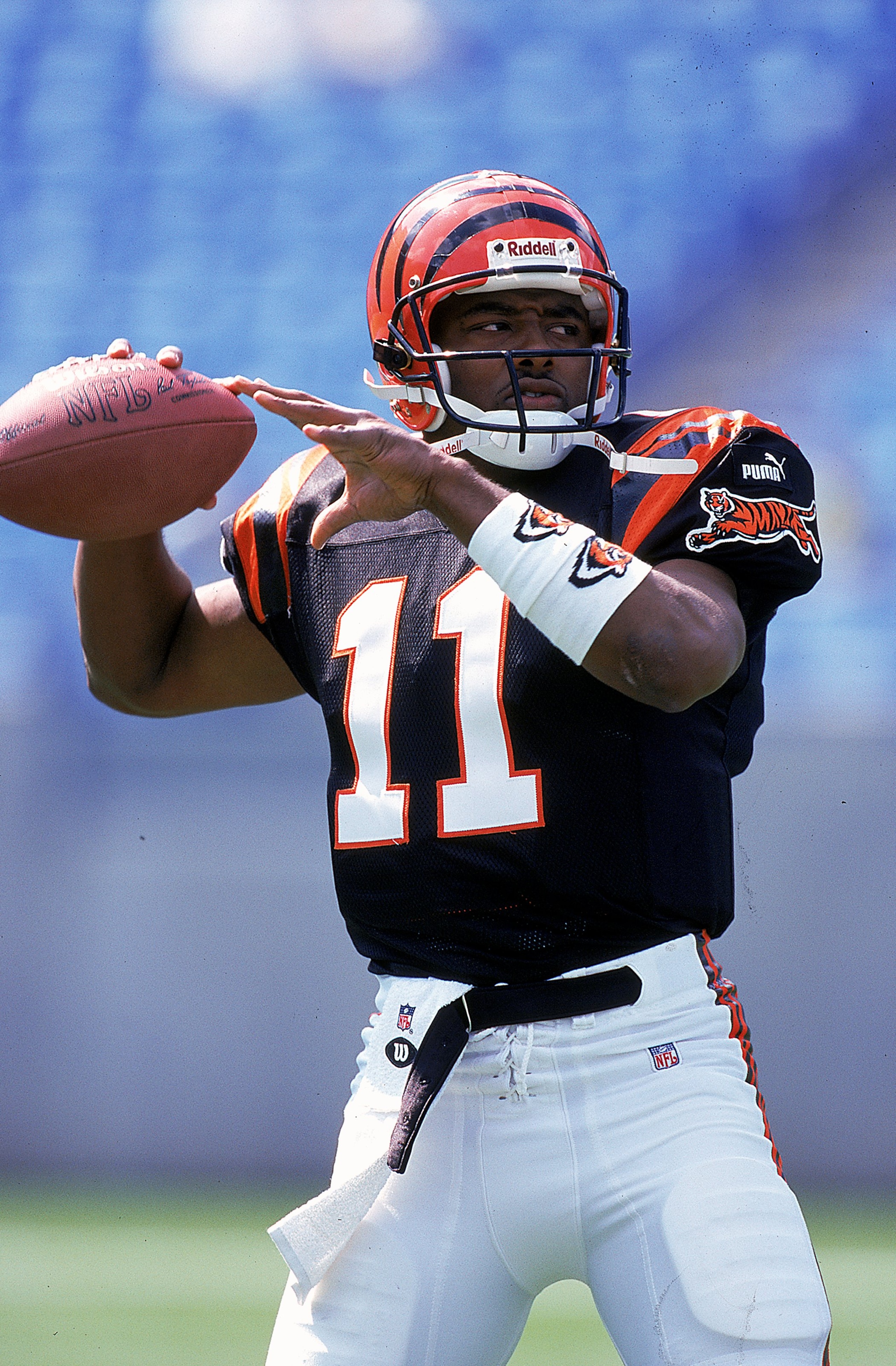 26 Sep 1999:  Akili Smith #11 of the Cincinnati Bengals gets ready to pass the ball during the game against the Carolina Panthers at the Ericson Stadium in Charlotte, North Carolina. The Panthers defeated the Bengals 27-3. Mandatory Credit: Scott Halleran