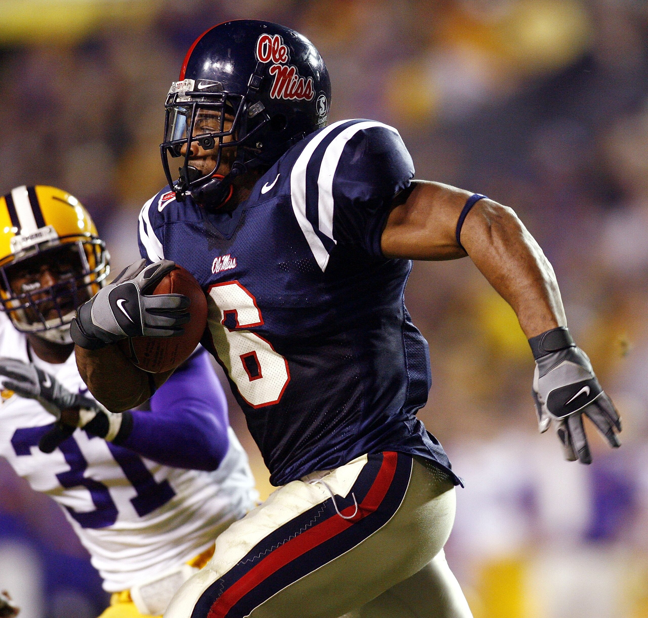 BATON ROUGE, LA - NOVEMBER 18: BenJarvus Green-Ellis #6 of Mississippi runs past Jessie Daniels #31 of Louisiana State on November 18, 2006 at Tiger Stadium in Baton Rouge, Louisiana.  (Photo by Chris Graythen/Getty Images)