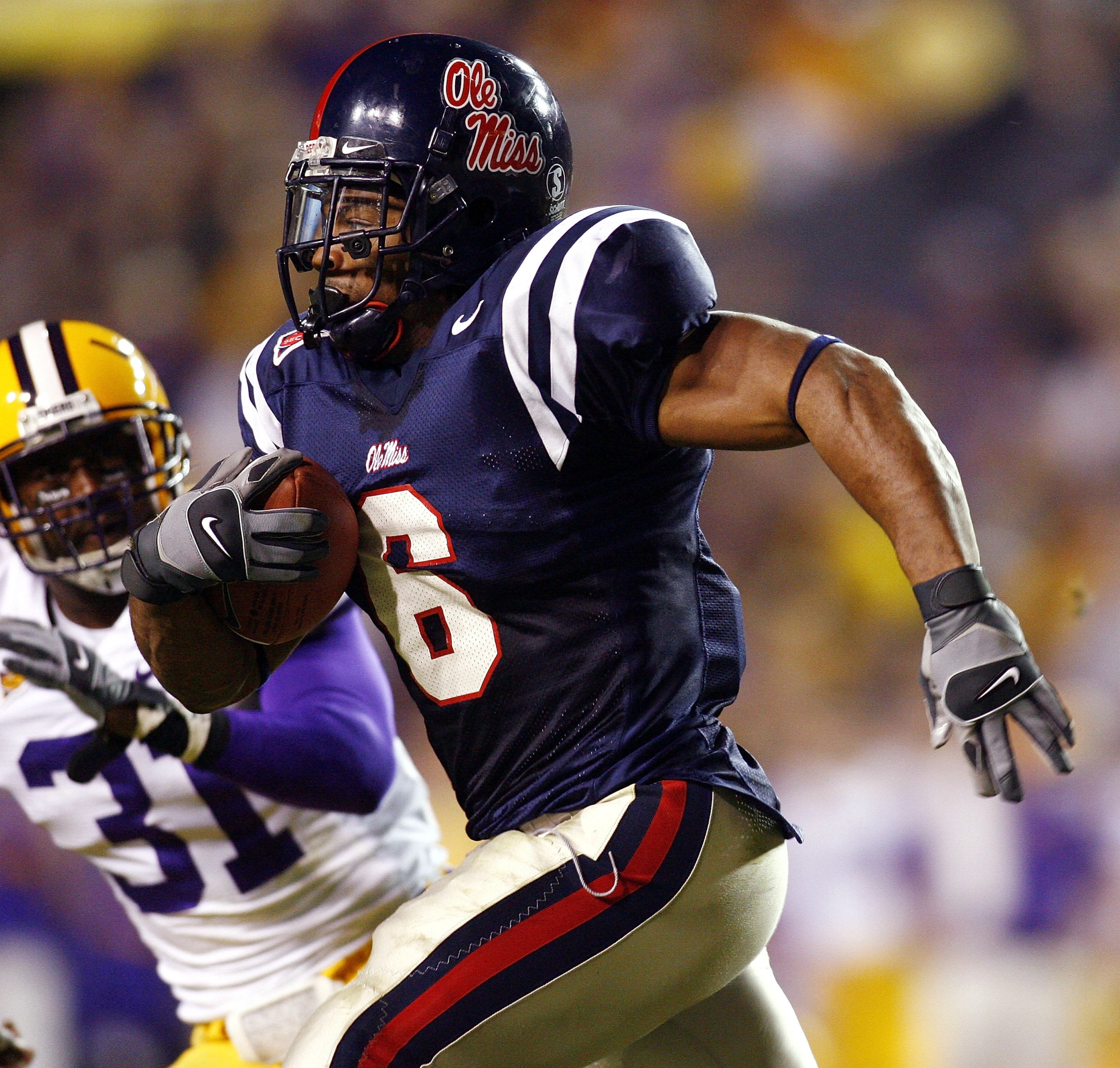 BATON ROUGE, LA - NOVEMBER 18: BenJarvus Green-Ellis #6 of Mississippi runs past Jessie Daniels #31 of Louisiana State on November 18, 2006 at Tiger Stadium in Baton Rouge, Louisiana.  (Photo by Chris Graythen/Getty Images)