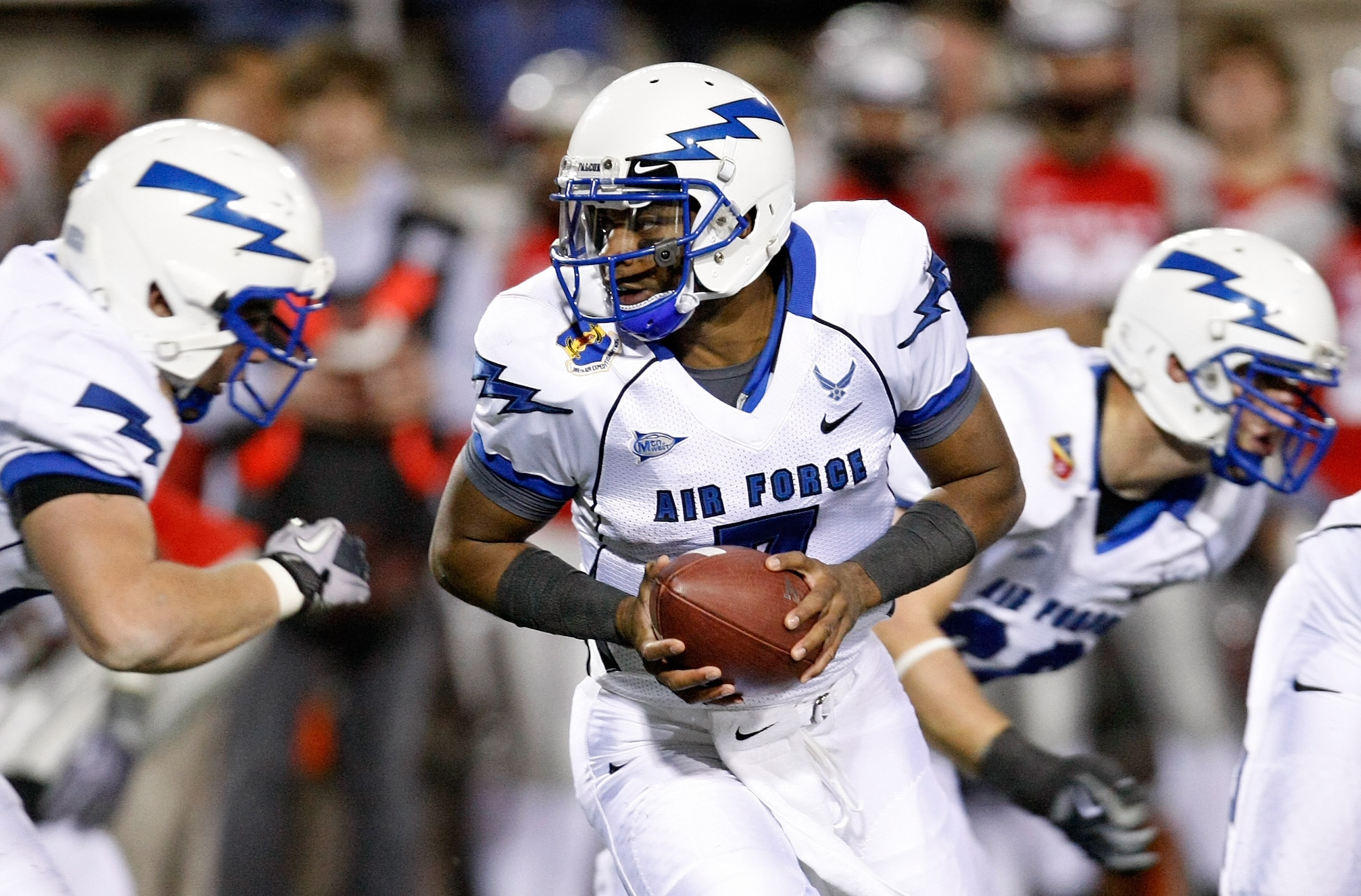 LAS VEGAS - NOVEMBER 18:  Quarterback Tim Jefferson Jr. #7 of the Air Force Falcons looks to hand the ball off during a game against the UNLV Rebels at Sam Boyd Stadium November 18, 2010 in Las Vegas, Nevada. Air Force won 35-20.  (Photo by Ethan Miller/G