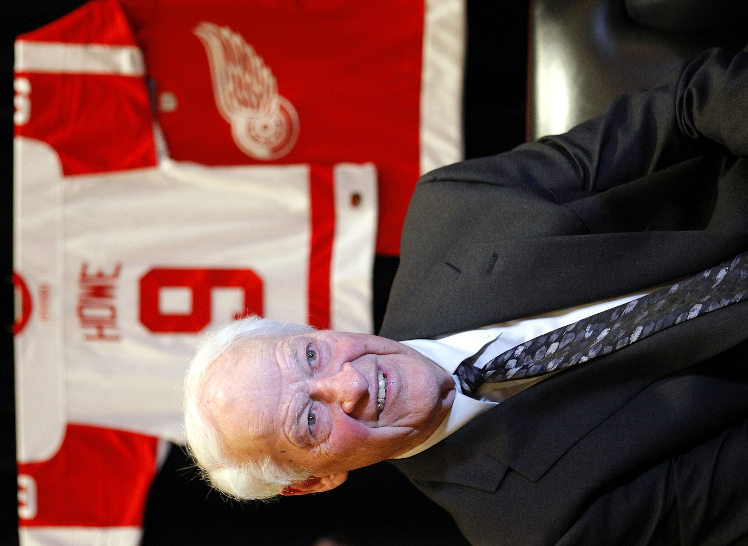 DETROIT - MAY 25: Gordie Howe speaks to the media during Salute to Stanley Cup Legends at the Renaissance Center, as the NHL honors members of the Detroit Red Wings dynasty that won four Stanley Cups in a six-year stretch from 1950 to 1955.May 25, 2008 in