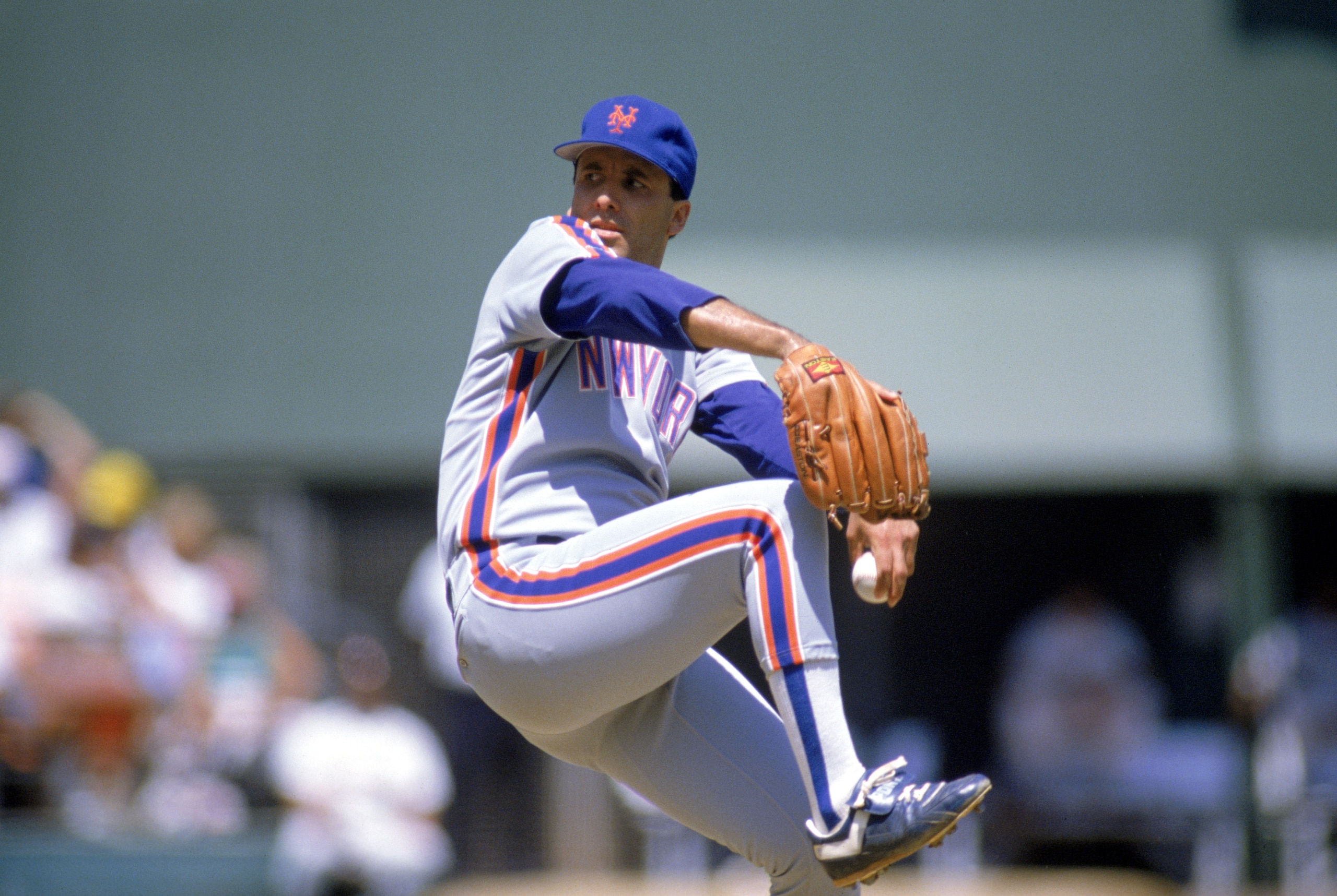 1989:  Bob Ojeda of the New York Mets winds back to pitch during a game in the 1989 season. ( Photo by: Stephen Dunn/Getty Images)